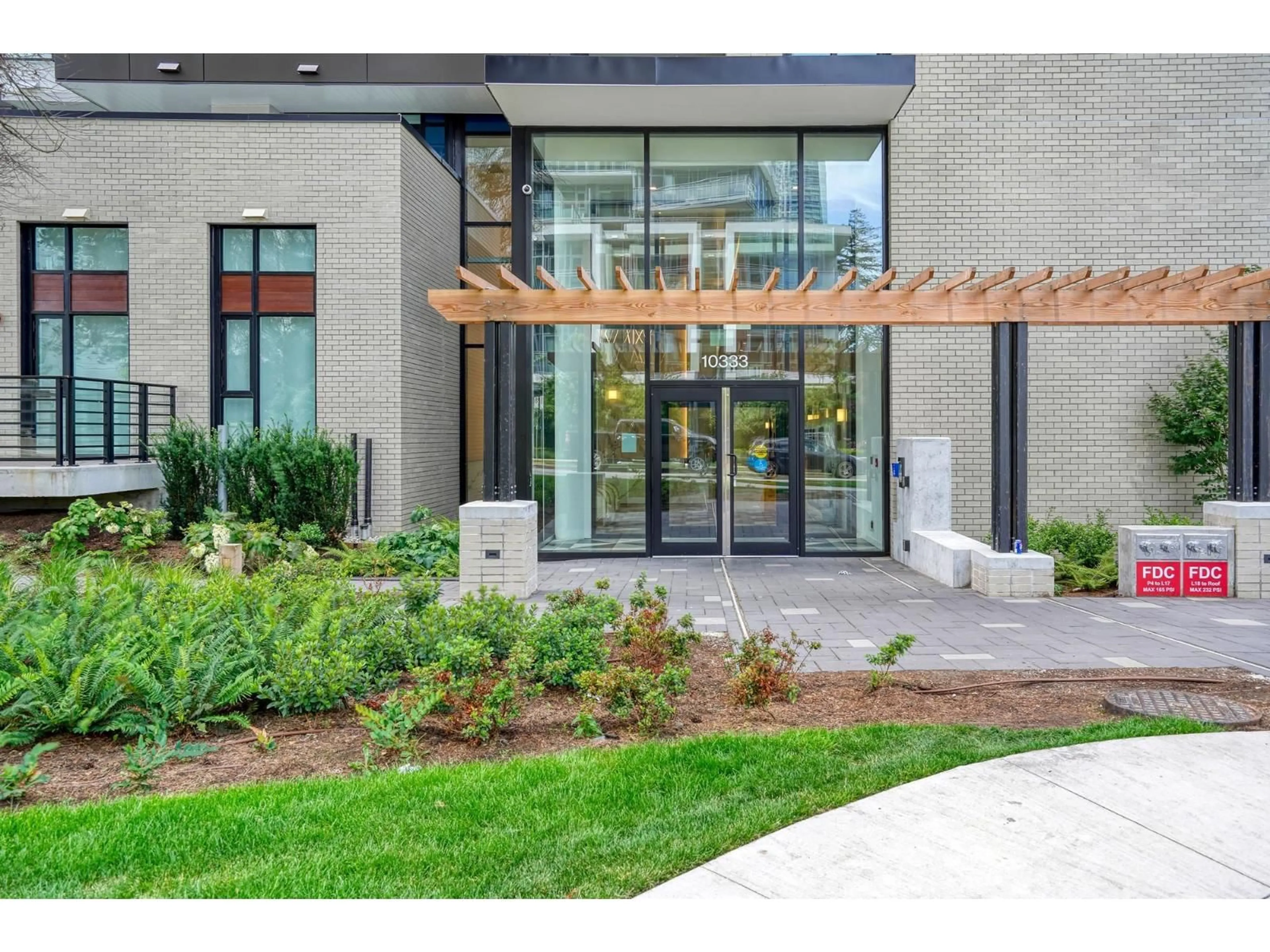 Indoor entryway for 2602 - 10333 133, Surrey British Columbia V3T0V1