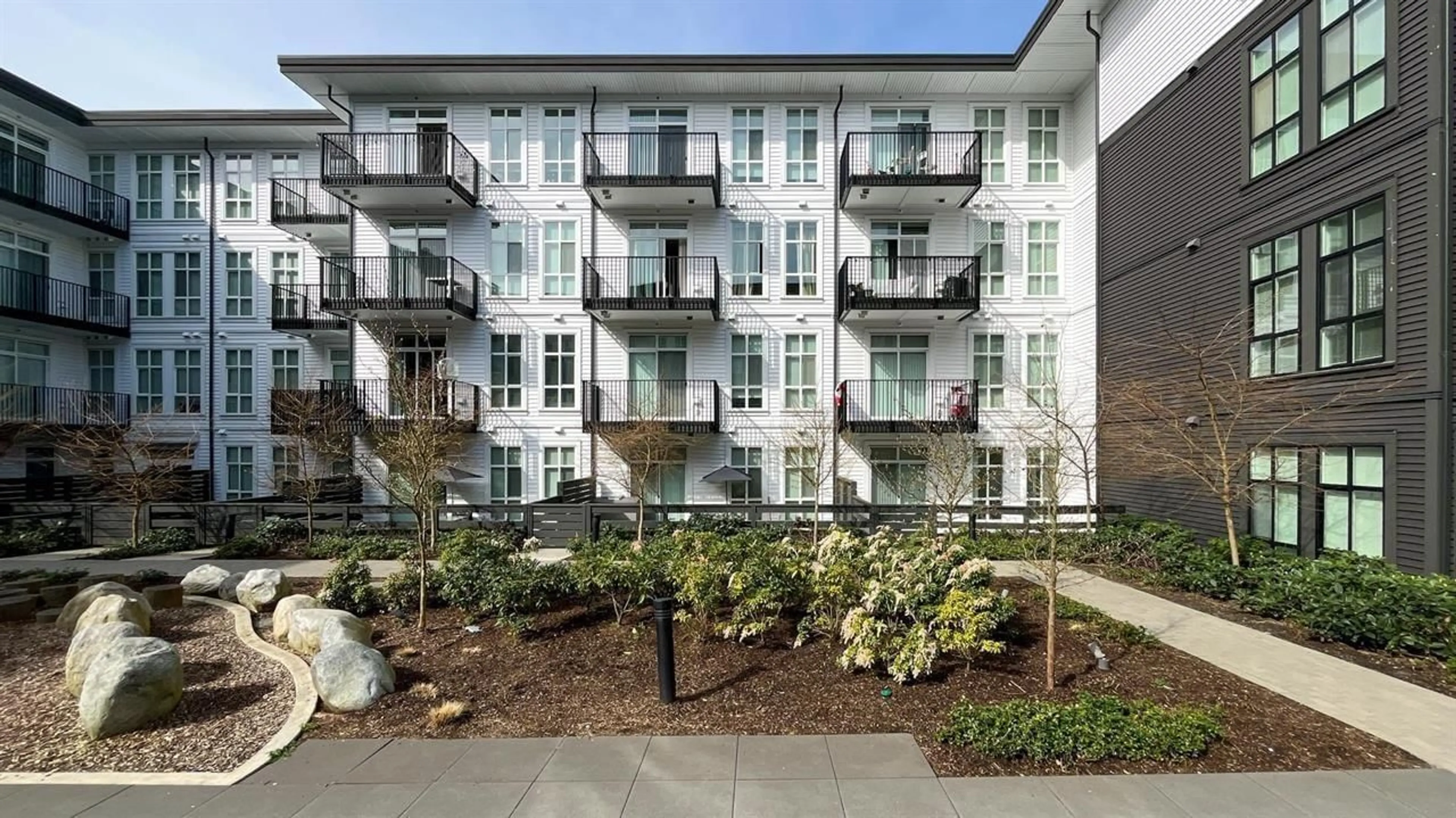 Patio, building for 404 - 13929 105, Surrey British Columbia V3T0R5