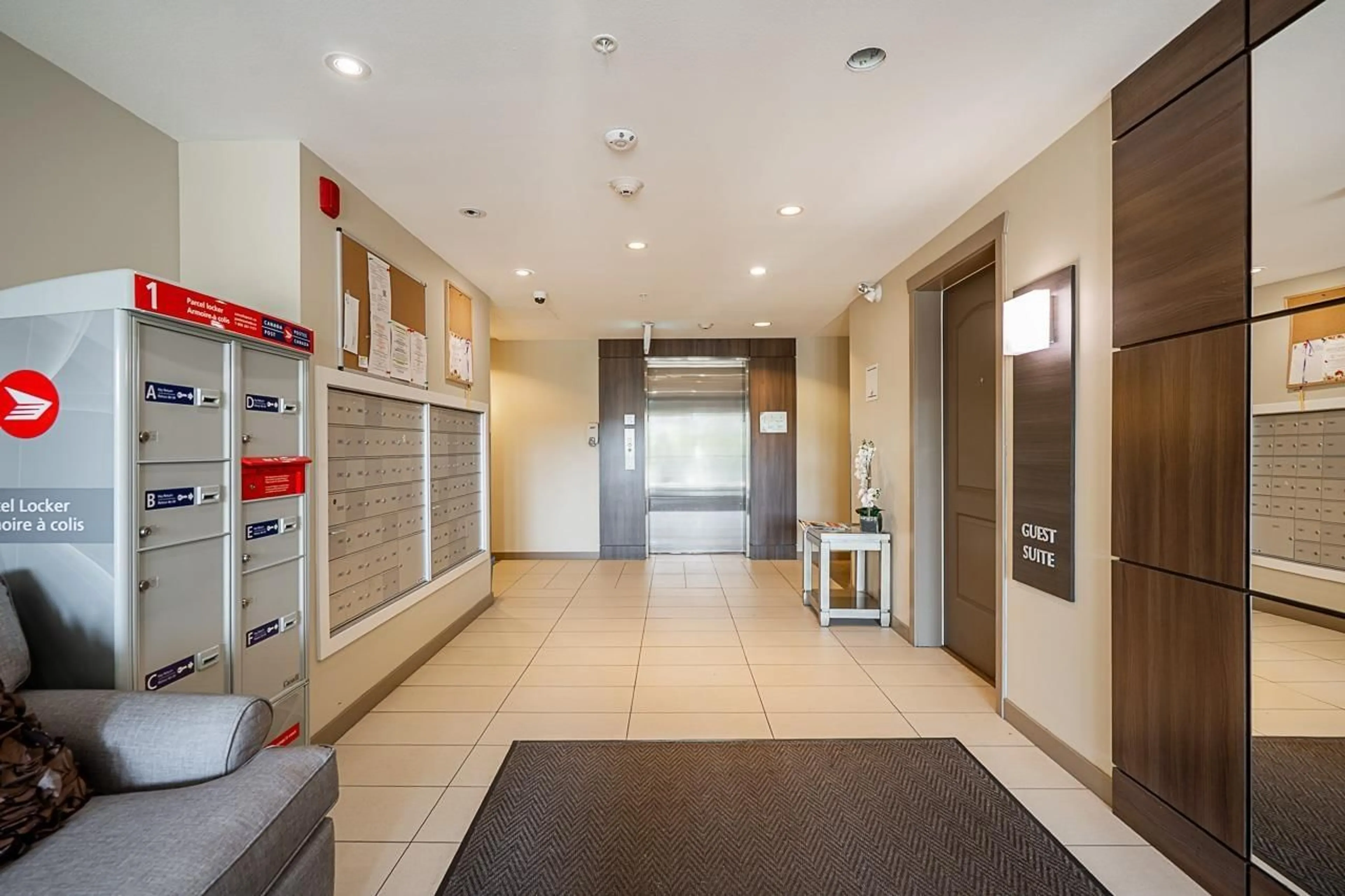 Indoor foyer for 214 - 6490 194, Surrey British Columbia V4N6J9