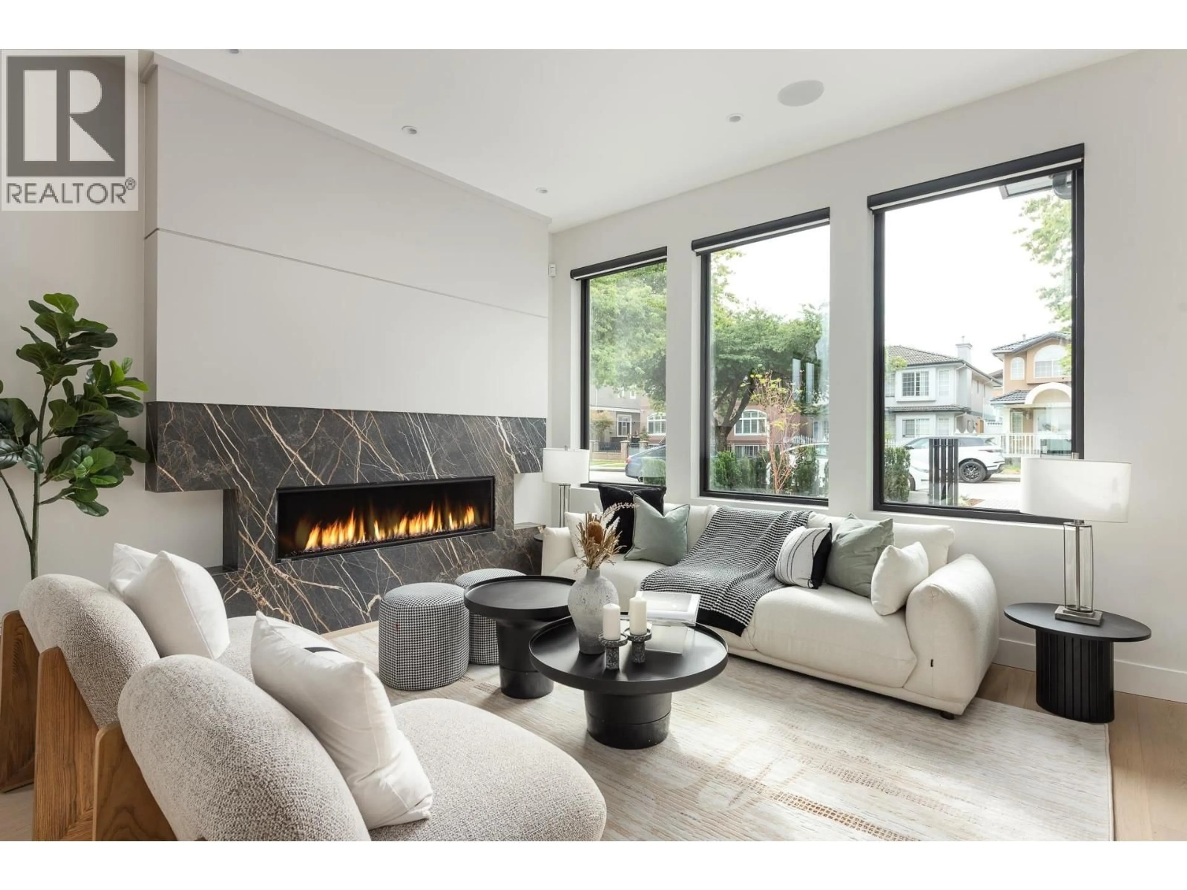 Living room with furniture, unknown for 4413 OXFORD STREET, Burnaby British Columbia V5C1E6