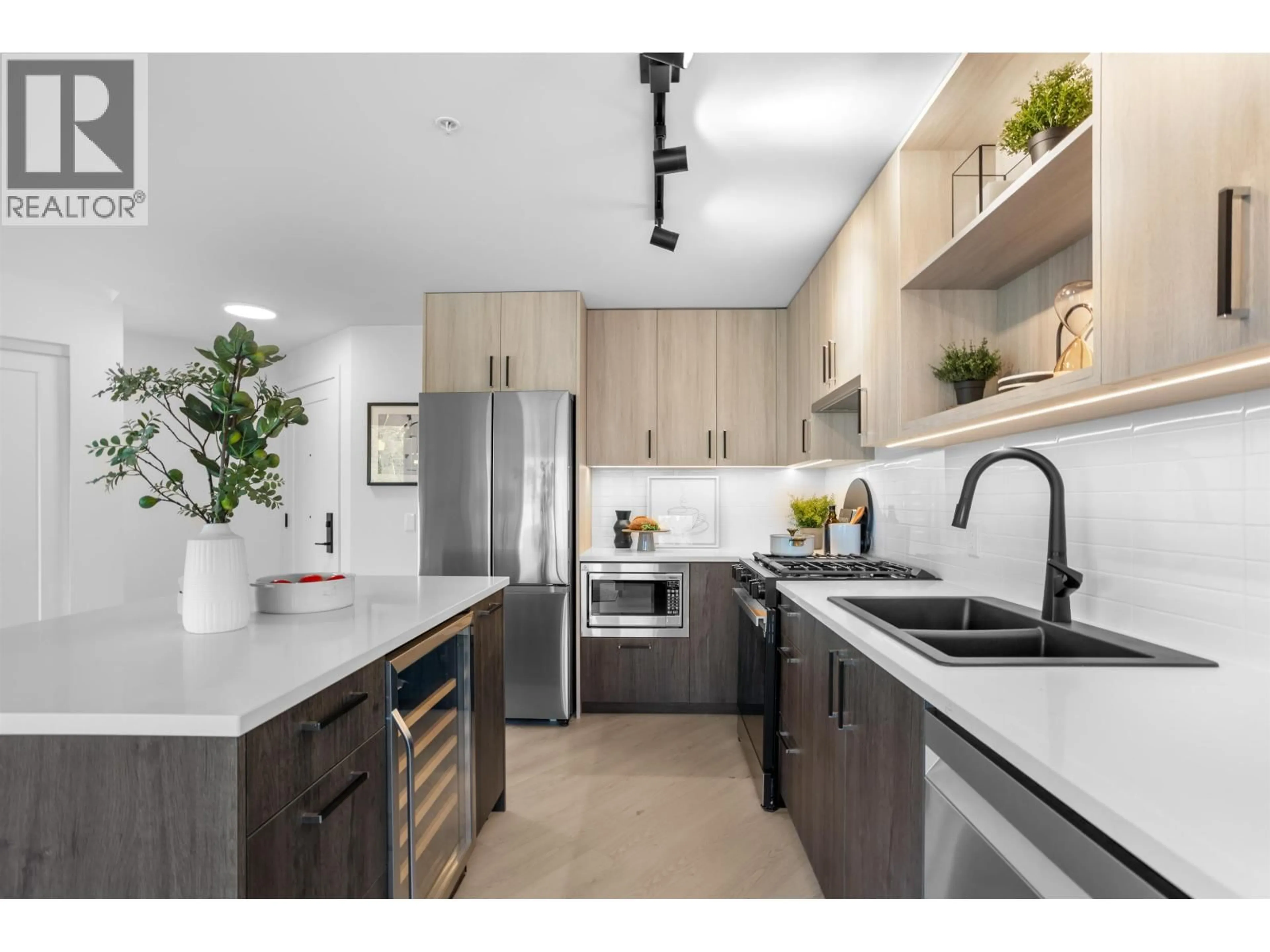 Contemporary kitchen, unknown for 505 - 2002 ST GEORGE STREET, Port Moody British Columbia V3H2E6