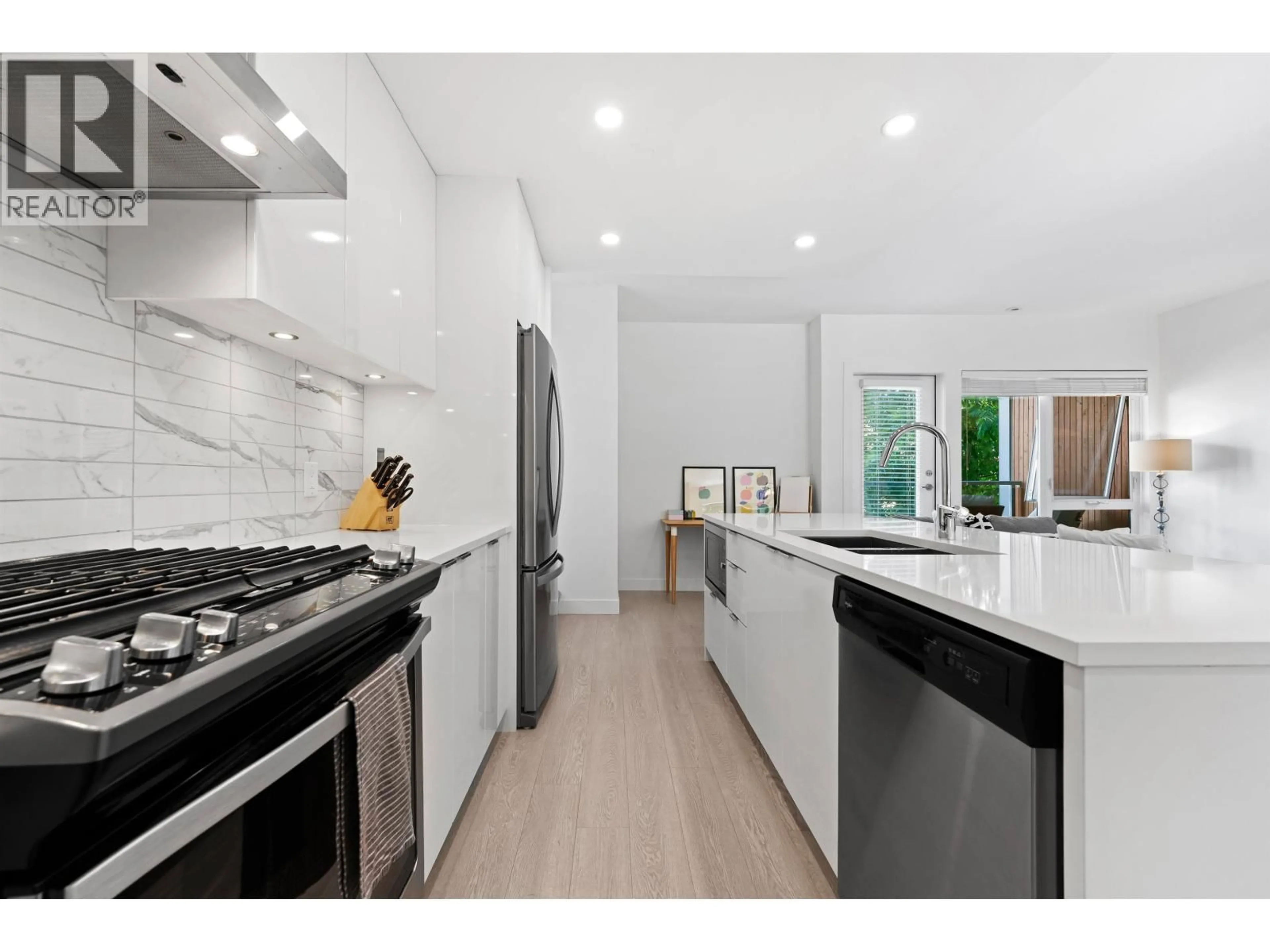 Open concept kitchen, ceramic/tile floor for 16 - 3595 SALAL DRIVE, North Vancouver British Columbia V7G0A7