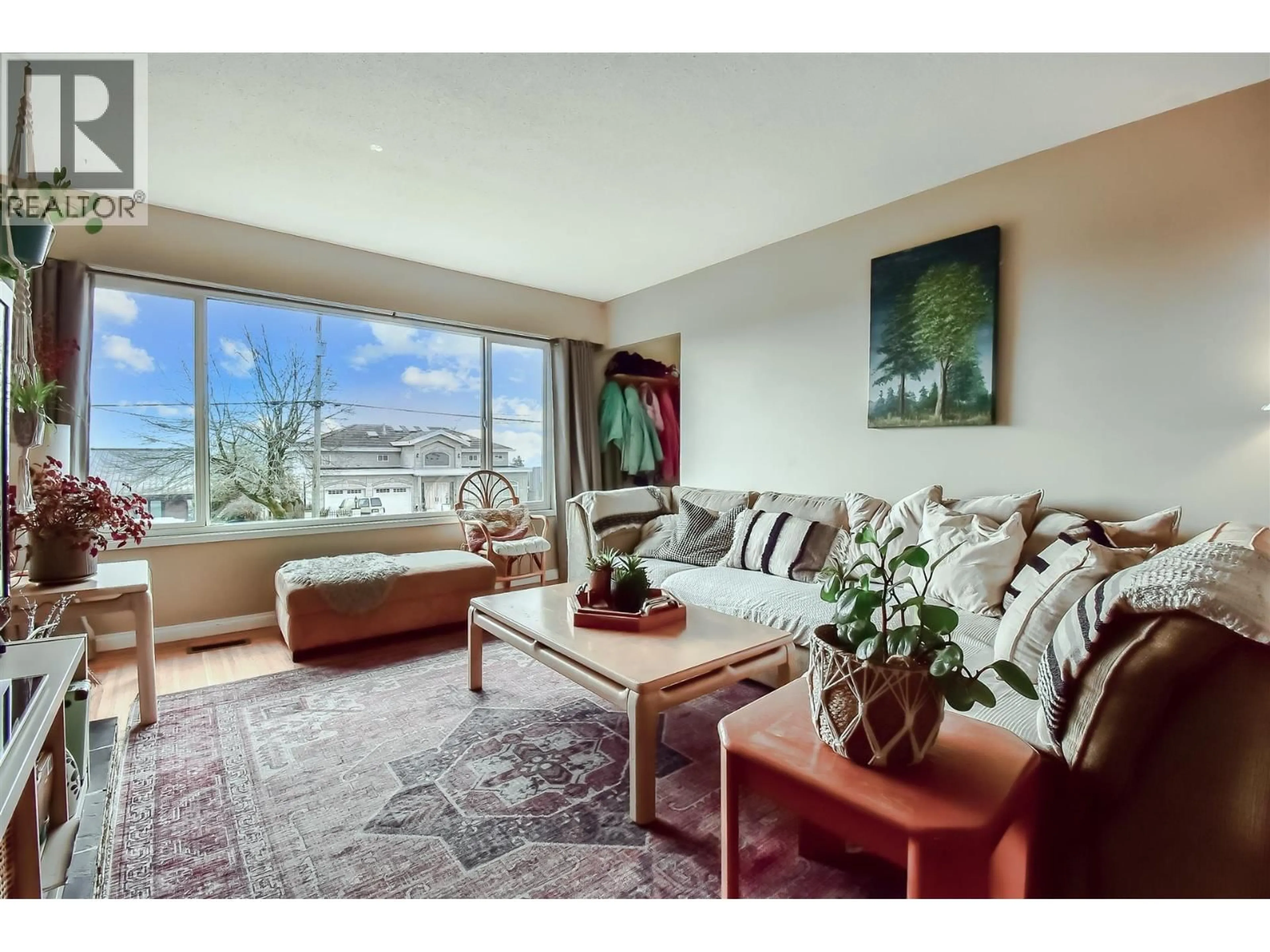Living room with furniture, unknown for 5477 PORTLAND STREET, Burnaby British Columbia V5J2R5