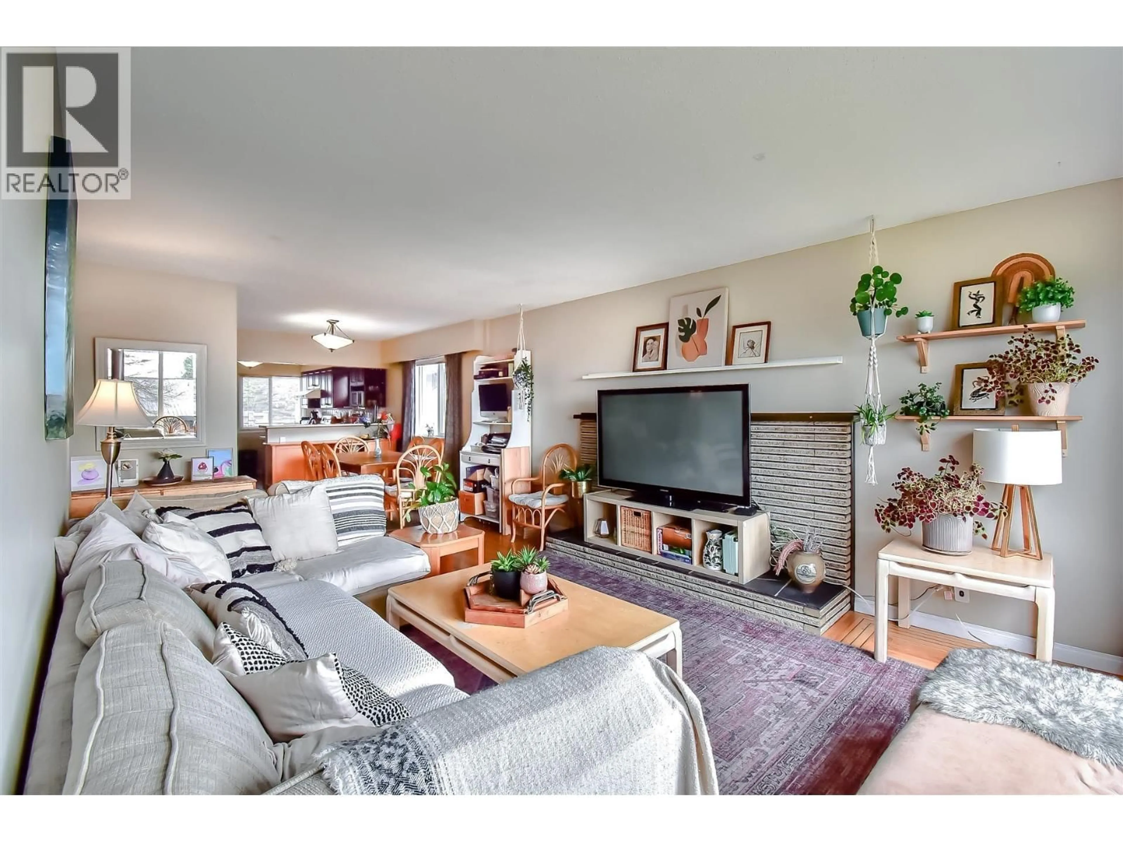 Living room with furniture, unknown for 5477 PORTLAND STREET, Burnaby British Columbia V5J2R5