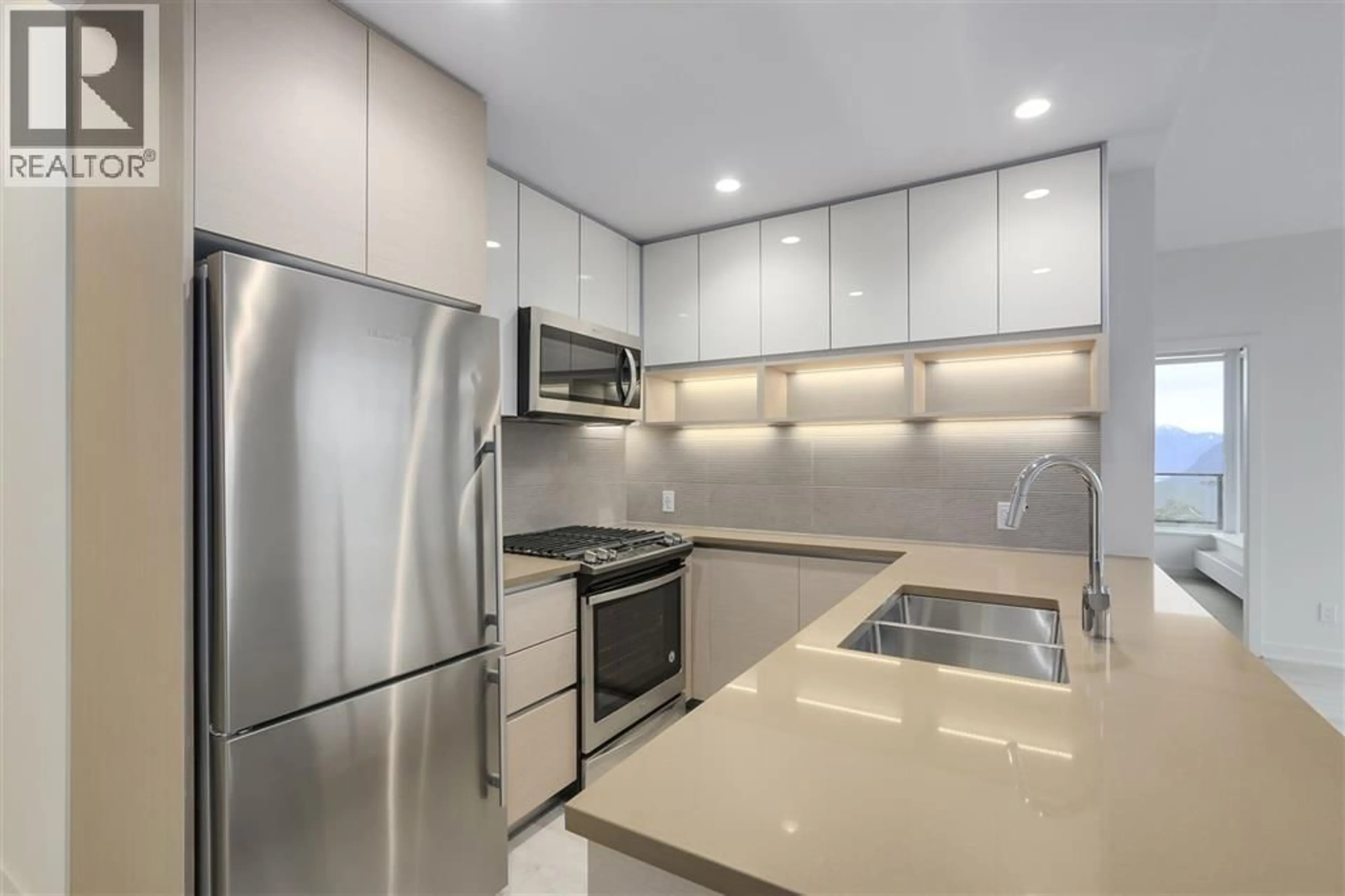 Unknown for 303 - 8850 UNIVERSITY CRESCENT, Burnaby British Columbia V5A4Y8