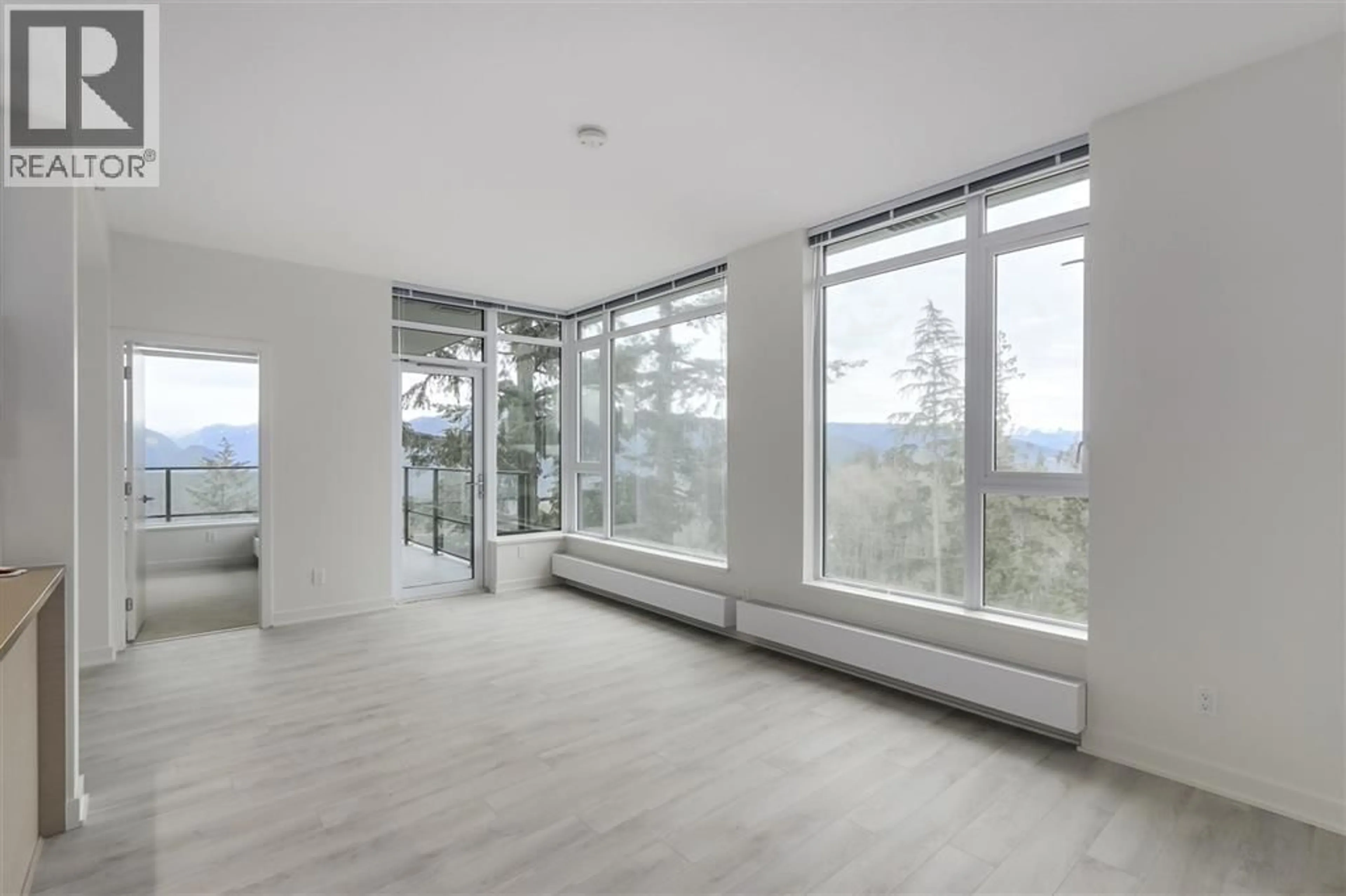Indoor foyer for 303 - 8850 UNIVERSITY CRESCENT, Burnaby British Columbia V5A4Y8
