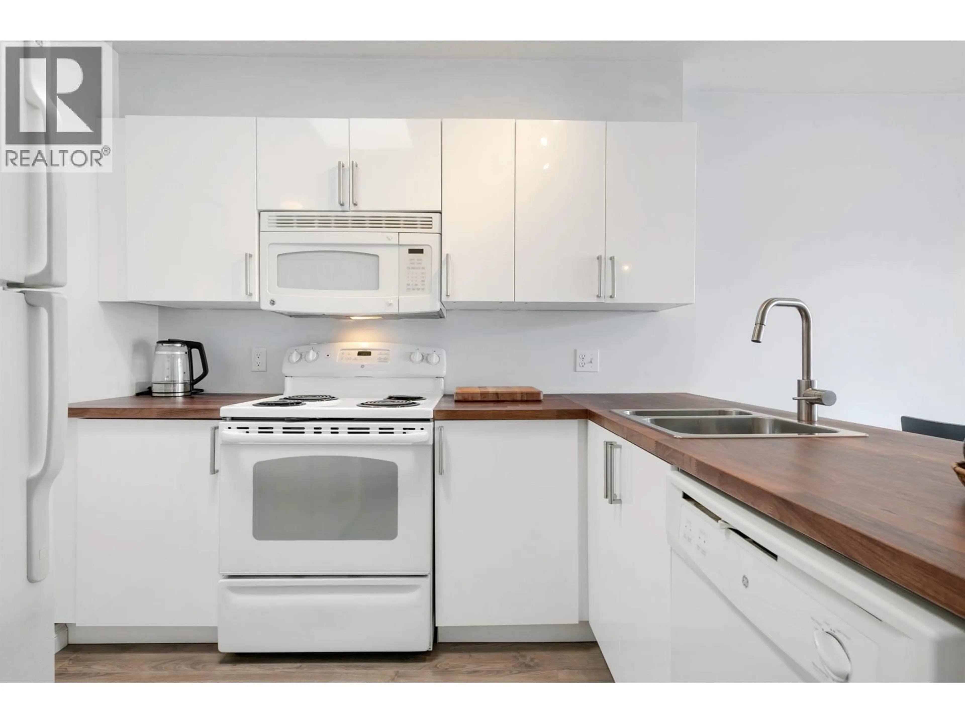 Standard kitchen, wood/laminate floor for PH11 - 418 BROADWAY, Vancouver British Columbia V5T1X2