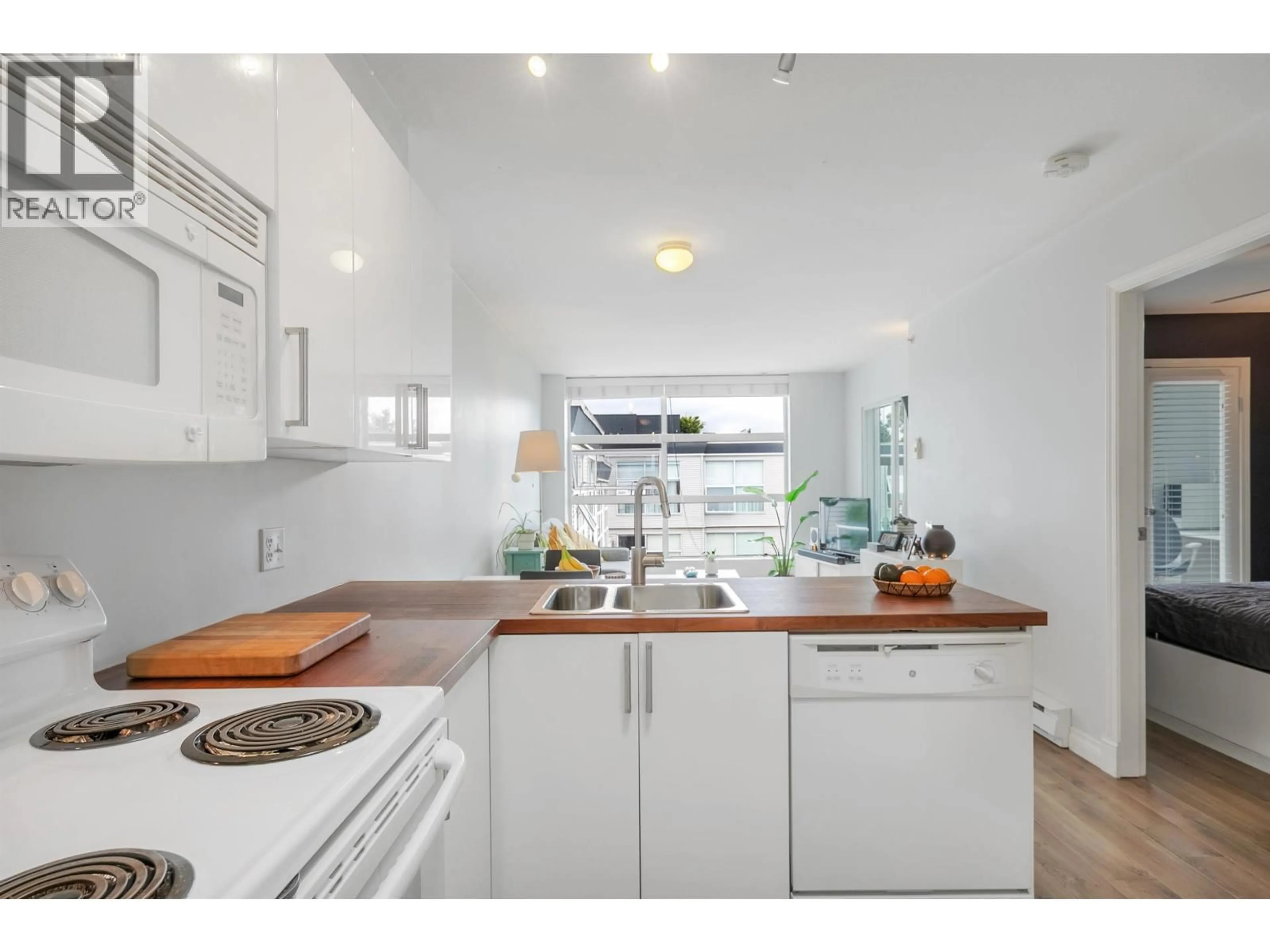 Standard kitchen, wood/laminate floor for PH11 - 418 BROADWAY, Vancouver British Columbia V5T1X2
