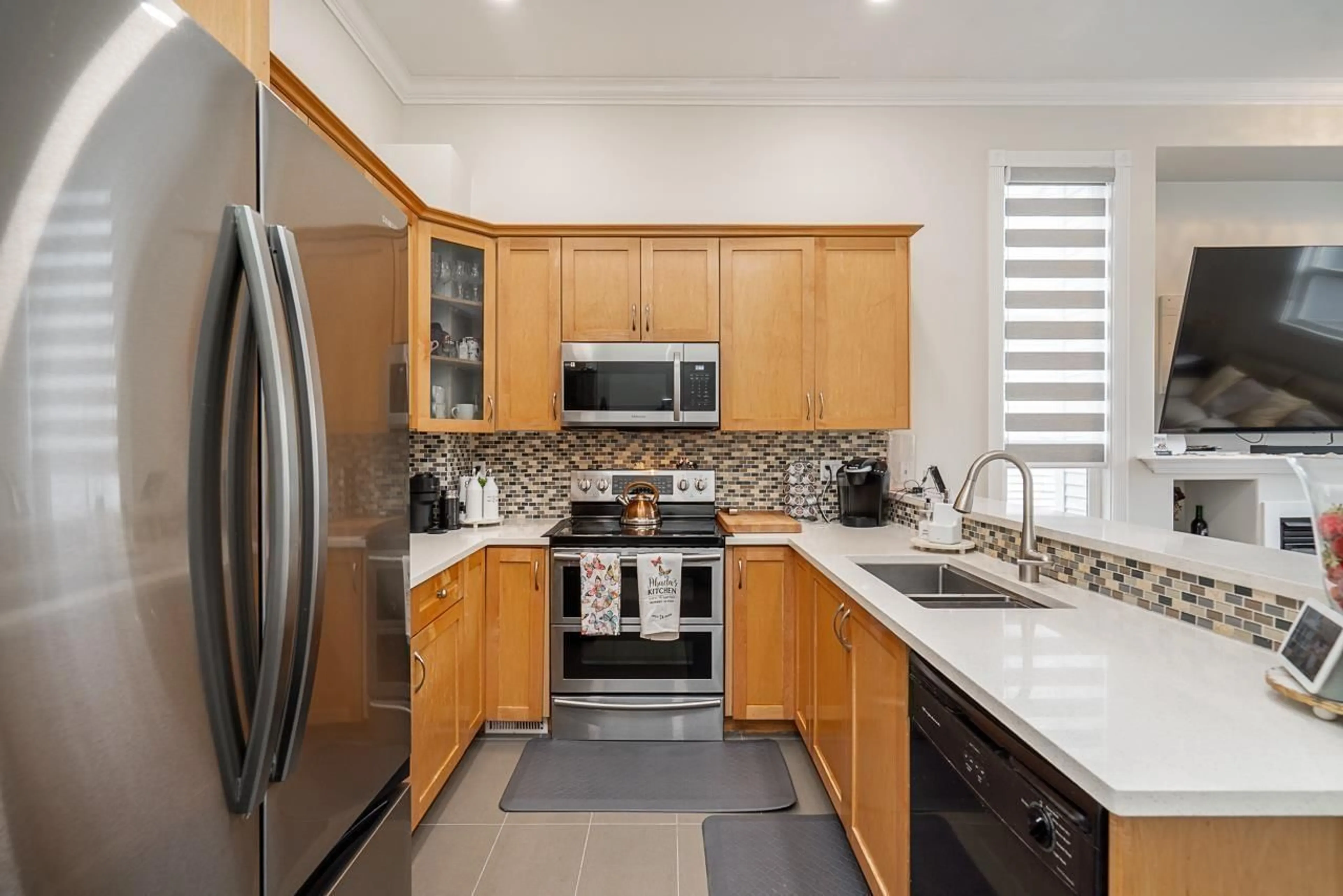 Contemporary kitchen, ceramic/tile floor for 14858 56A, Surrey British Columbia V3S8X1