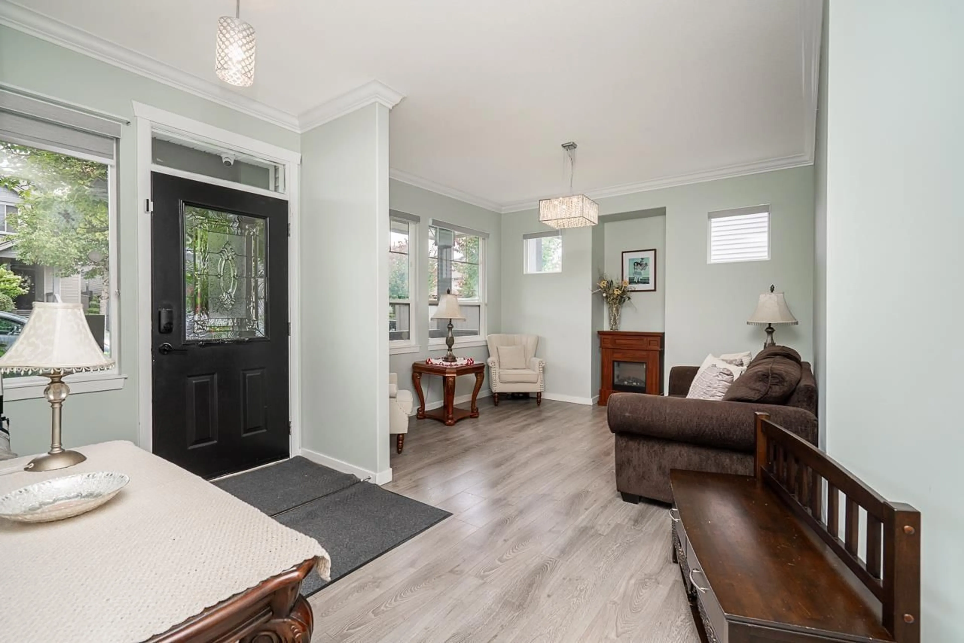Living room with furniture, wood/laminate floor for 14858 56A, Surrey British Columbia V3S8X1