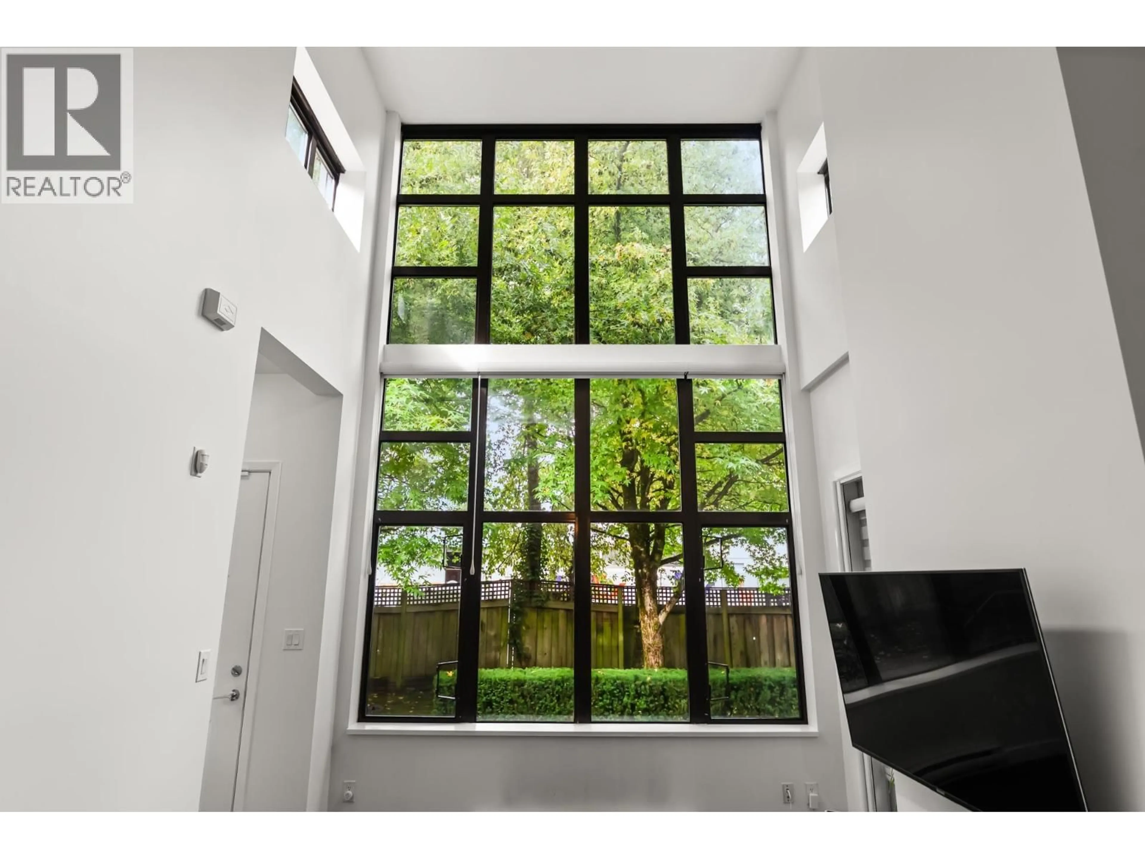 Indoor entryway for TH4 - 2355 MADISON AVENUE, Burnaby British Columbia V5C0B3