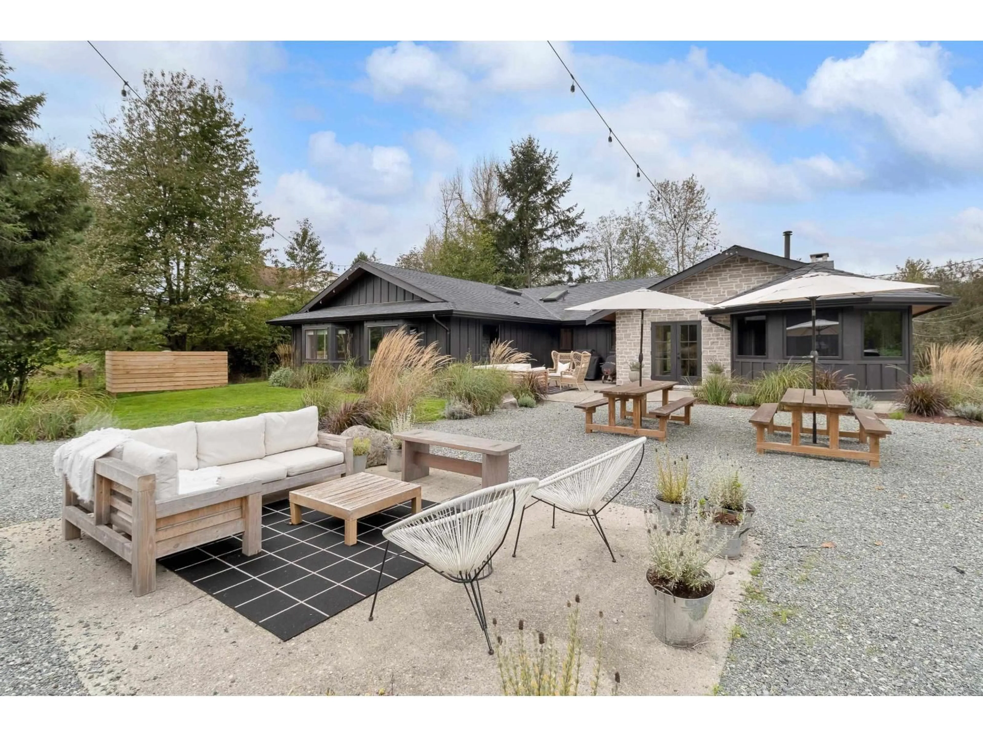 Patio, street for 33496 IHLES, Mission British Columbia V2V6Y1