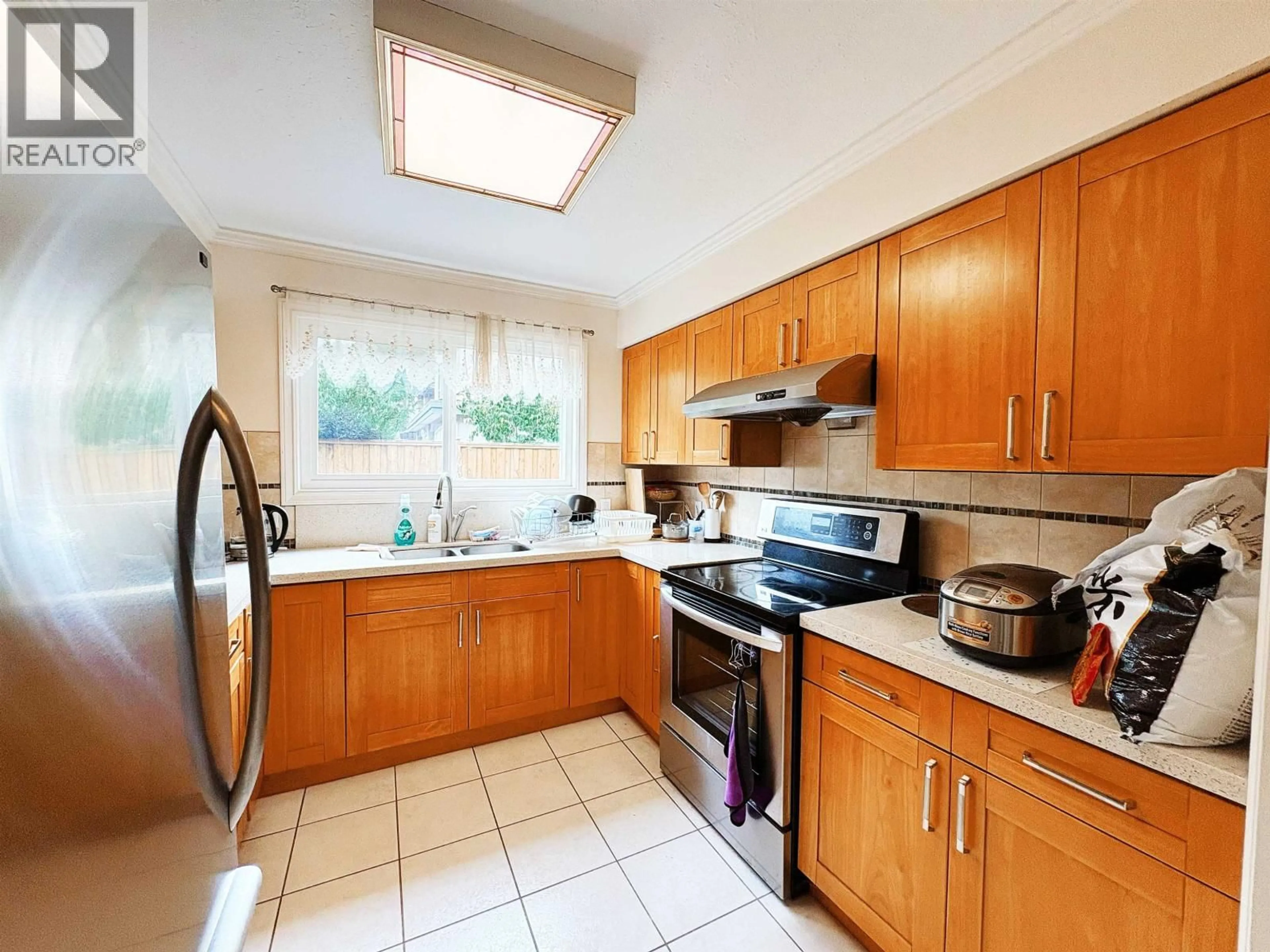 Standard kitchen, unknown for 11 - 8631 NO.3 ROAD, Richmond British Columbia V6Y2E6