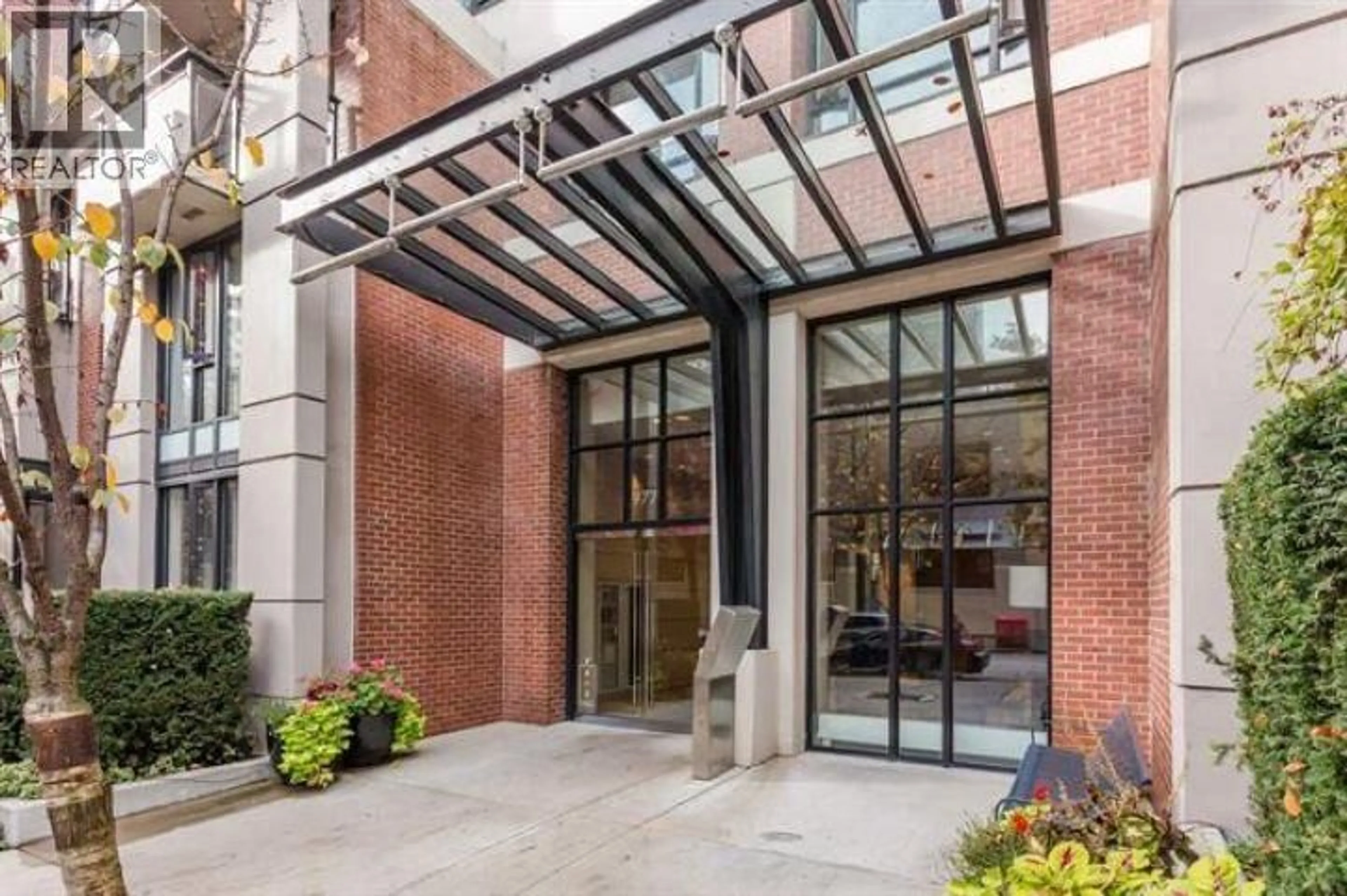 Indoor foyer for 1506 - 977 MAINLAND STREET, Vancouver British Columbia V6B1T2