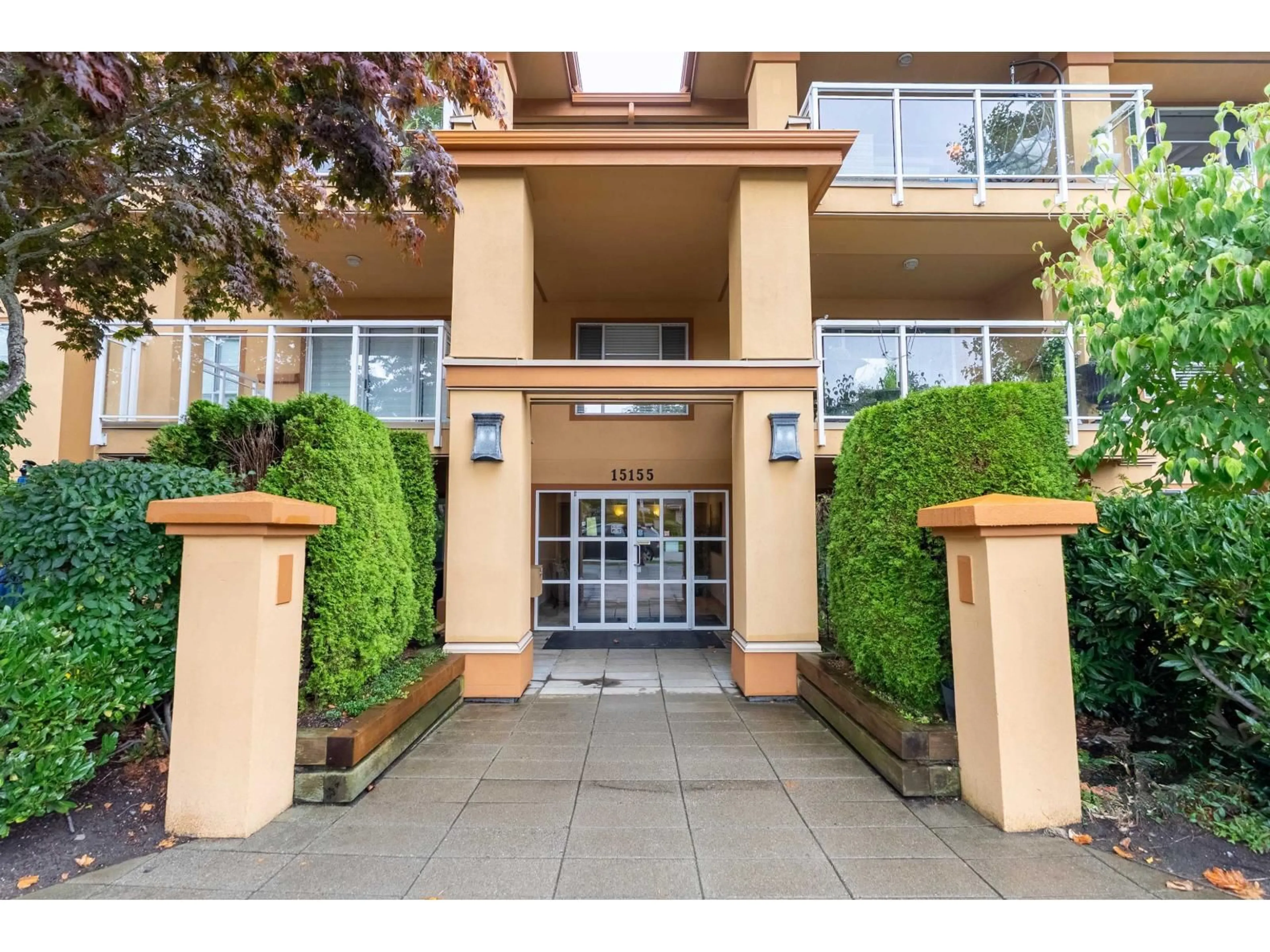 Indoor foyer for 103 - 15155 22, Surrey British Columbia V4A9T4
