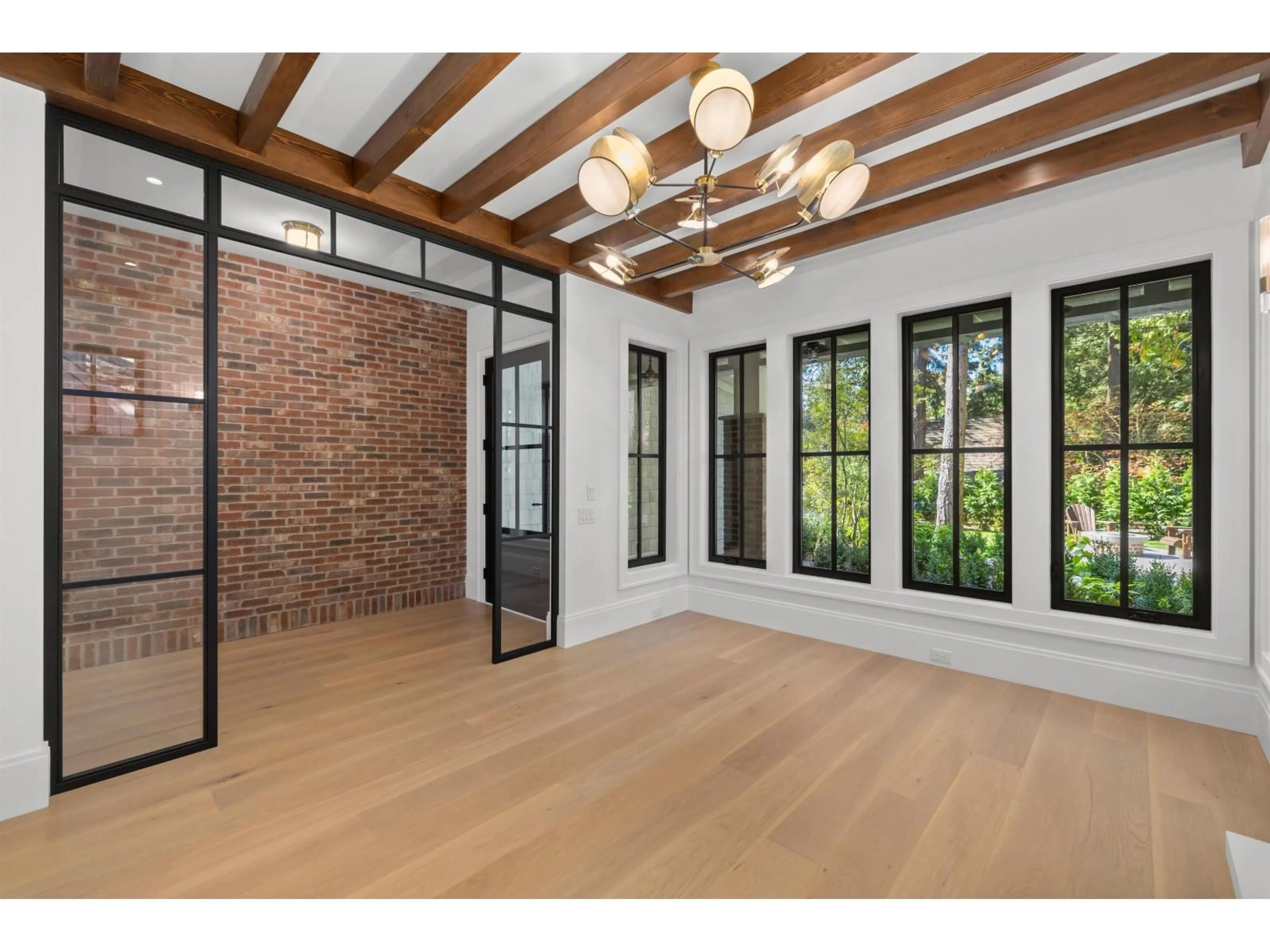Indoor entryway for 2422 CHRISTOPHERSON, Surrey British Columbia V4A5W2