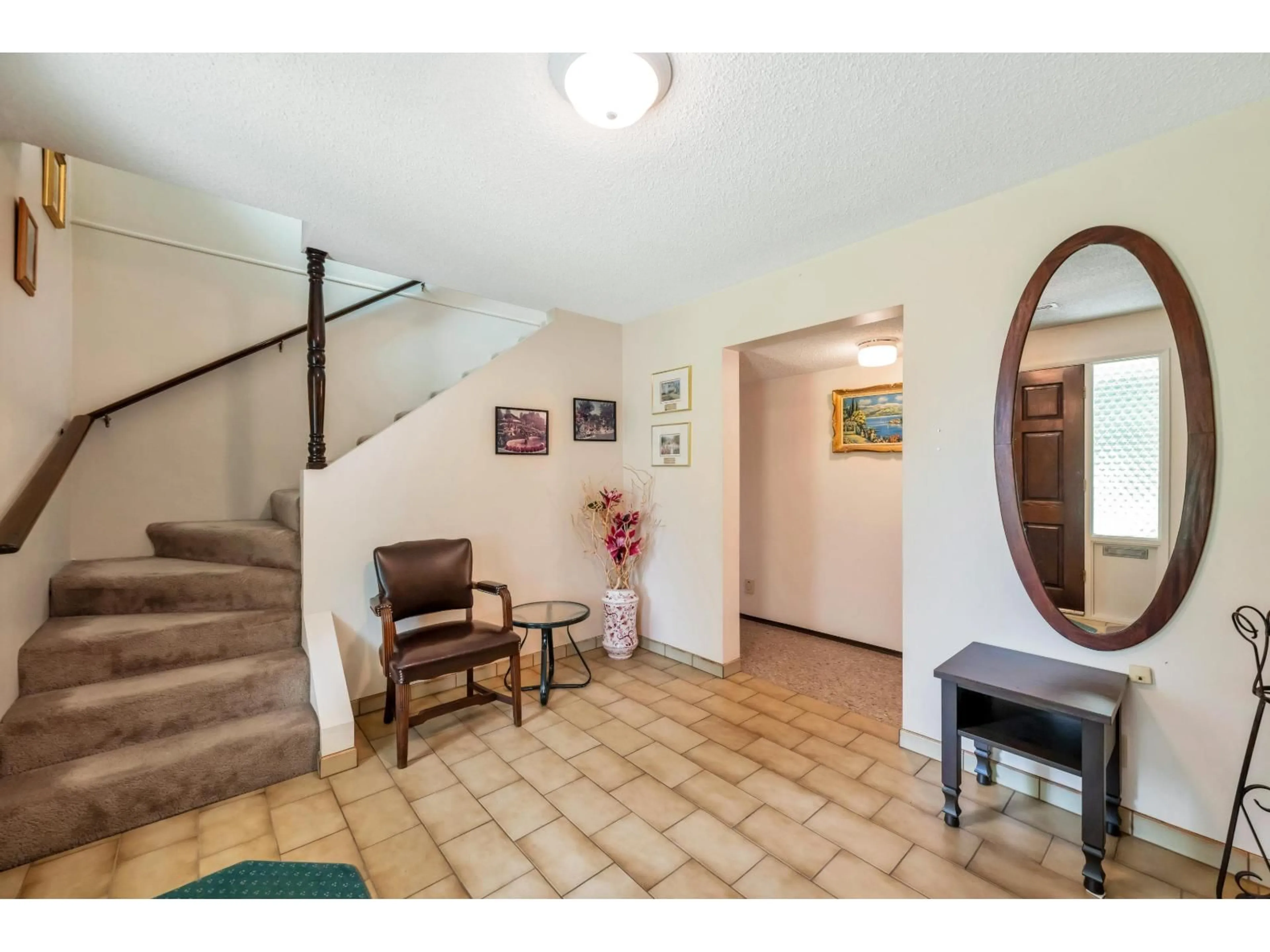 Indoor foyer for 17011 94A, Surrey British Columbia V4N6H2