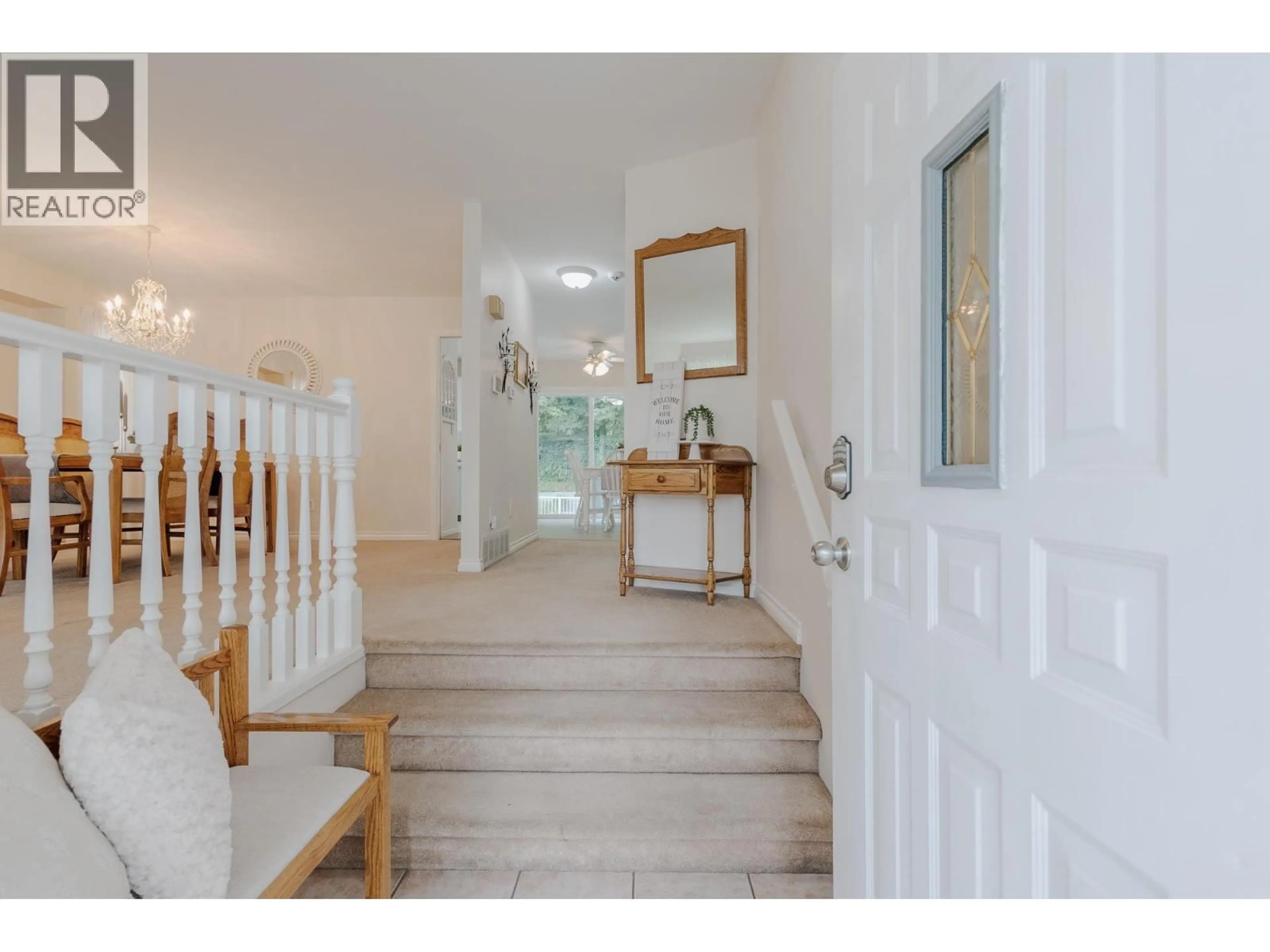 Indoor entryway for 19595 SOMERSET DRIVE, Pitt Meadows British Columbia V3Y2L4