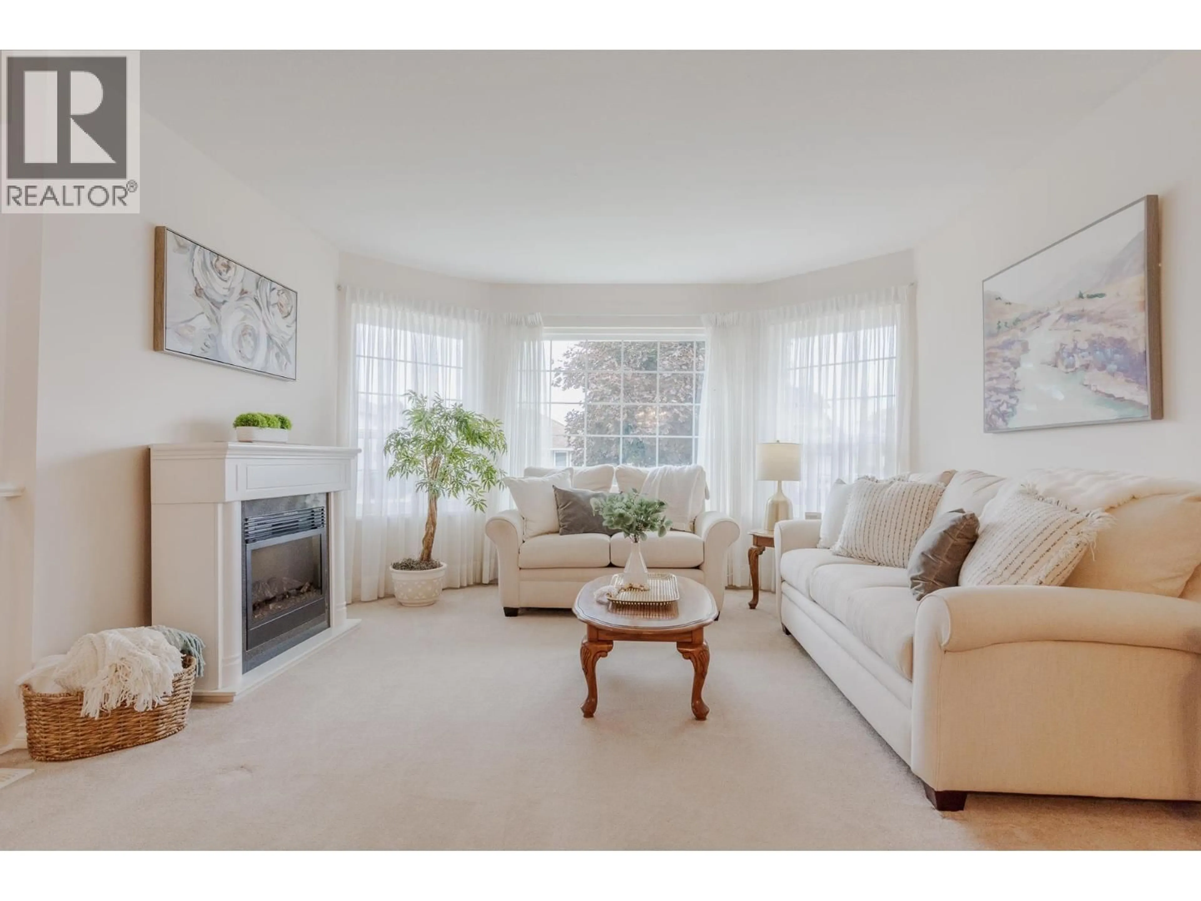 Living room with furniture, unknown for 19595 SOMERSET DRIVE, Pitt Meadows British Columbia V3Y2L4