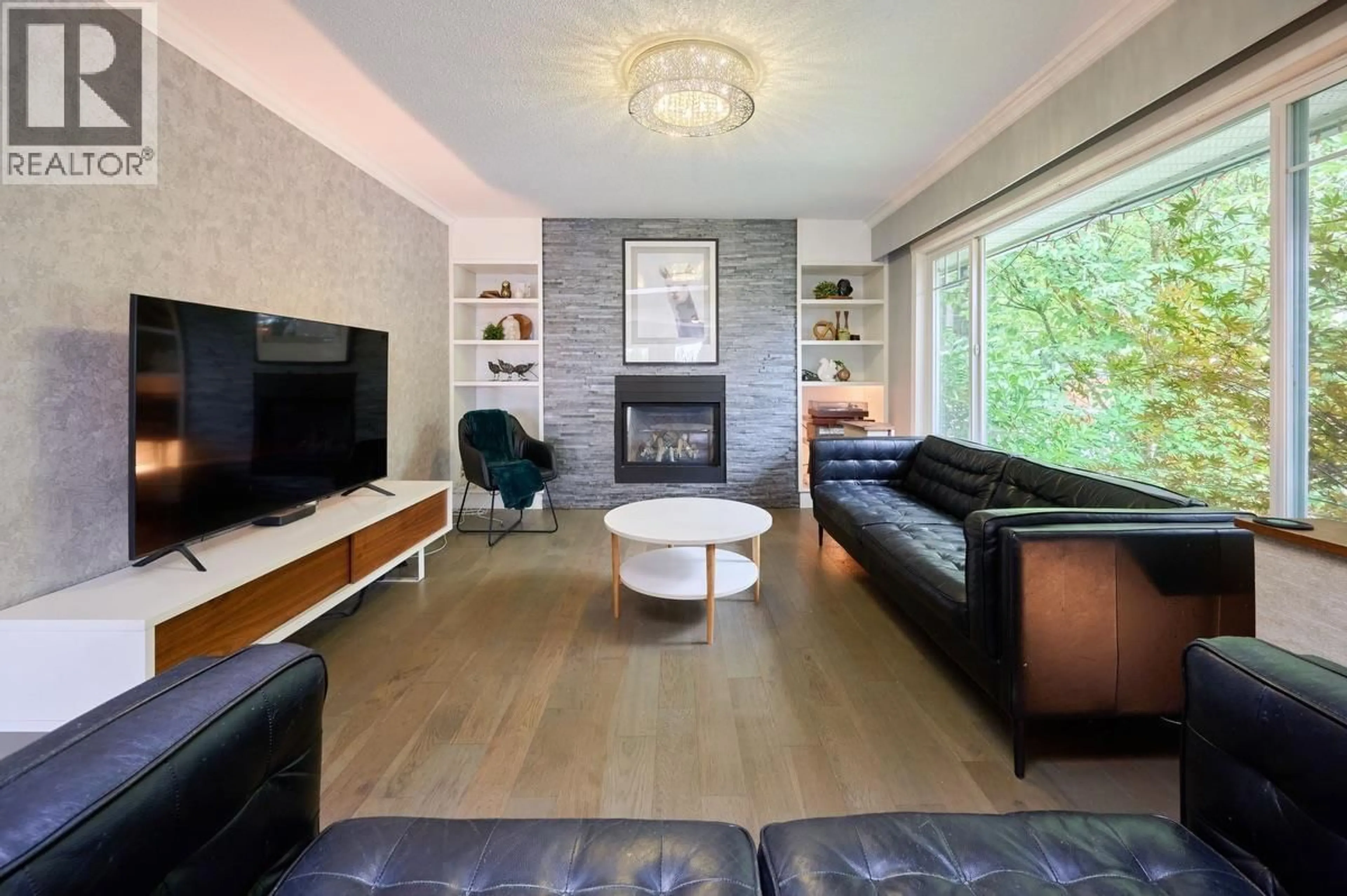 Living room with furniture, wood/laminate floor for 13993 SILVER VALLEY ROAD, Maple Ridge British Columbia V4R2G5