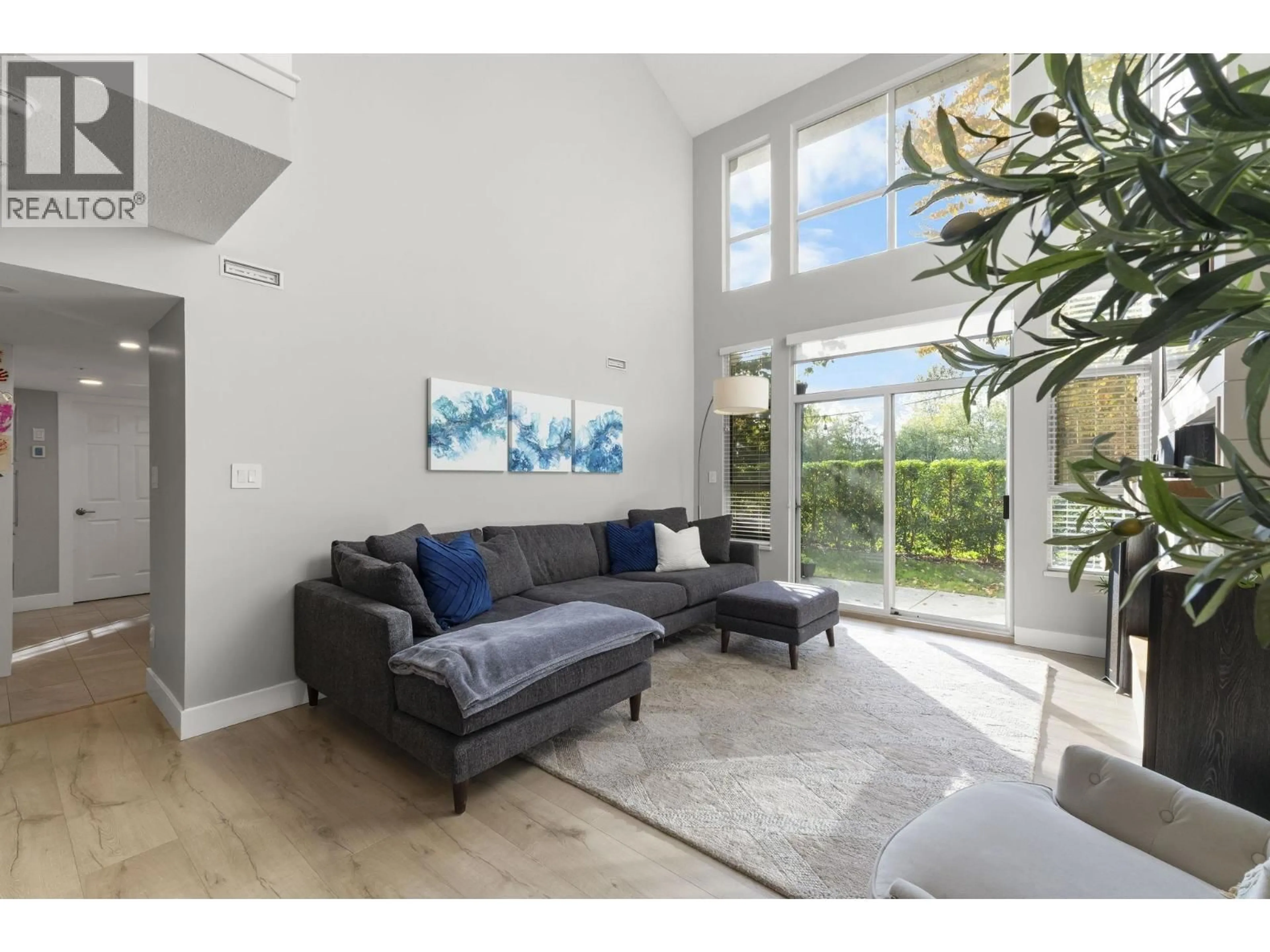 Living room with furniture, unknown for 1161 O'FLAHERTY GATE, Port Coquitlam British Columbia V3C6H2