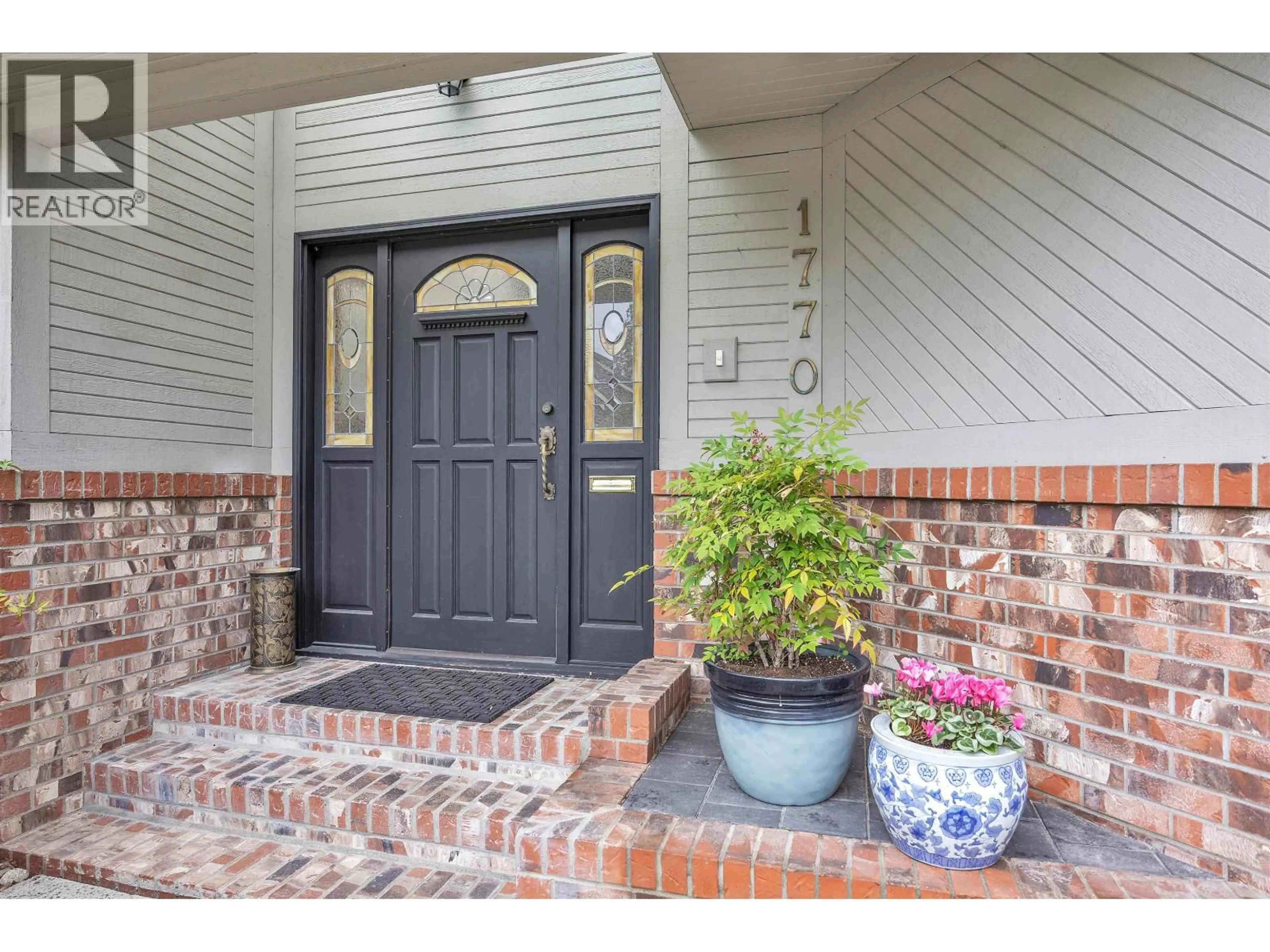 Indoor entryway for 1770 WATERLOO STREET, Vancouver British Columbia V6R3G2
