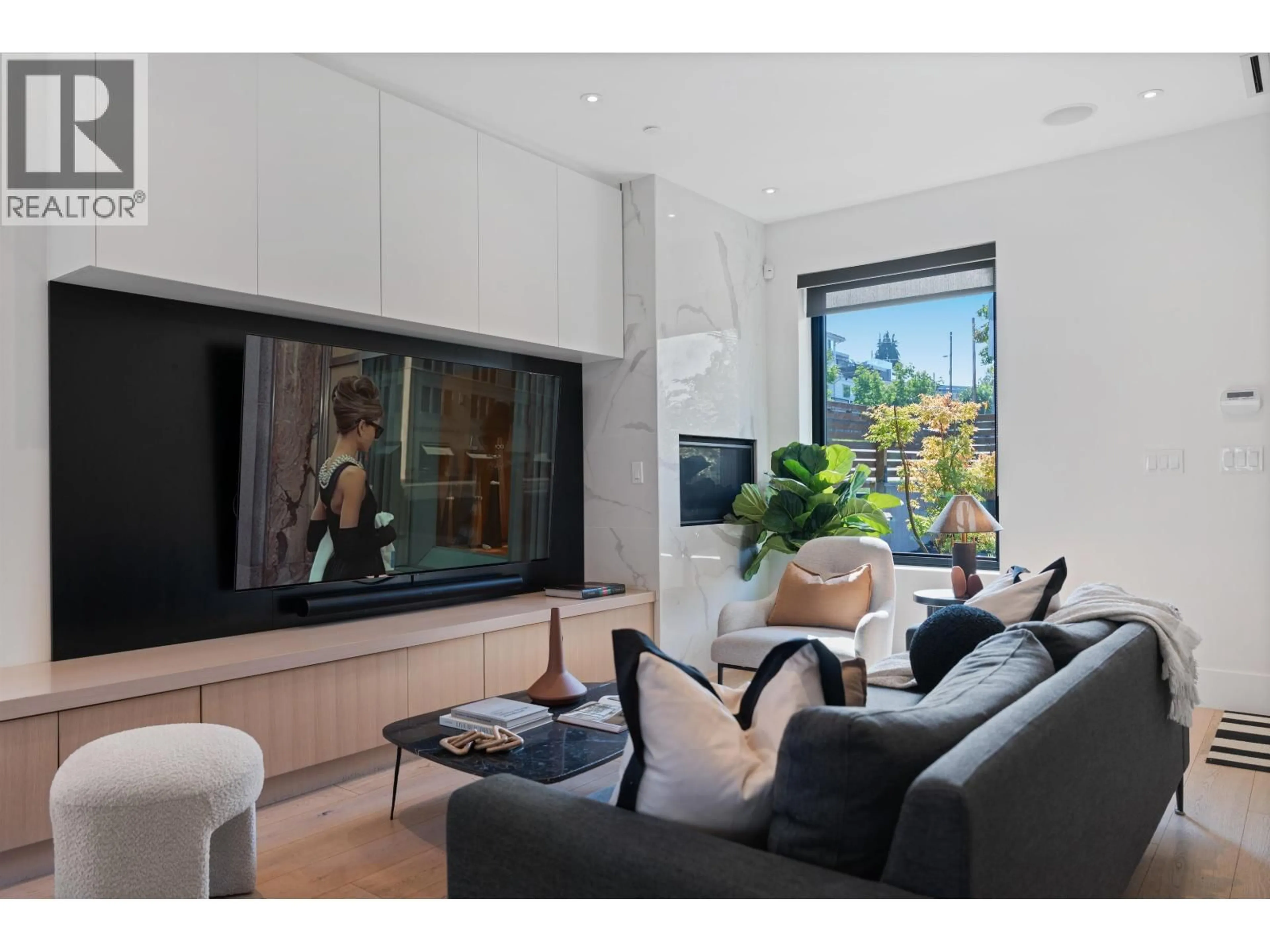 Home theater for 575 22ND AVENUE, Vancouver British Columbia V5V1V2