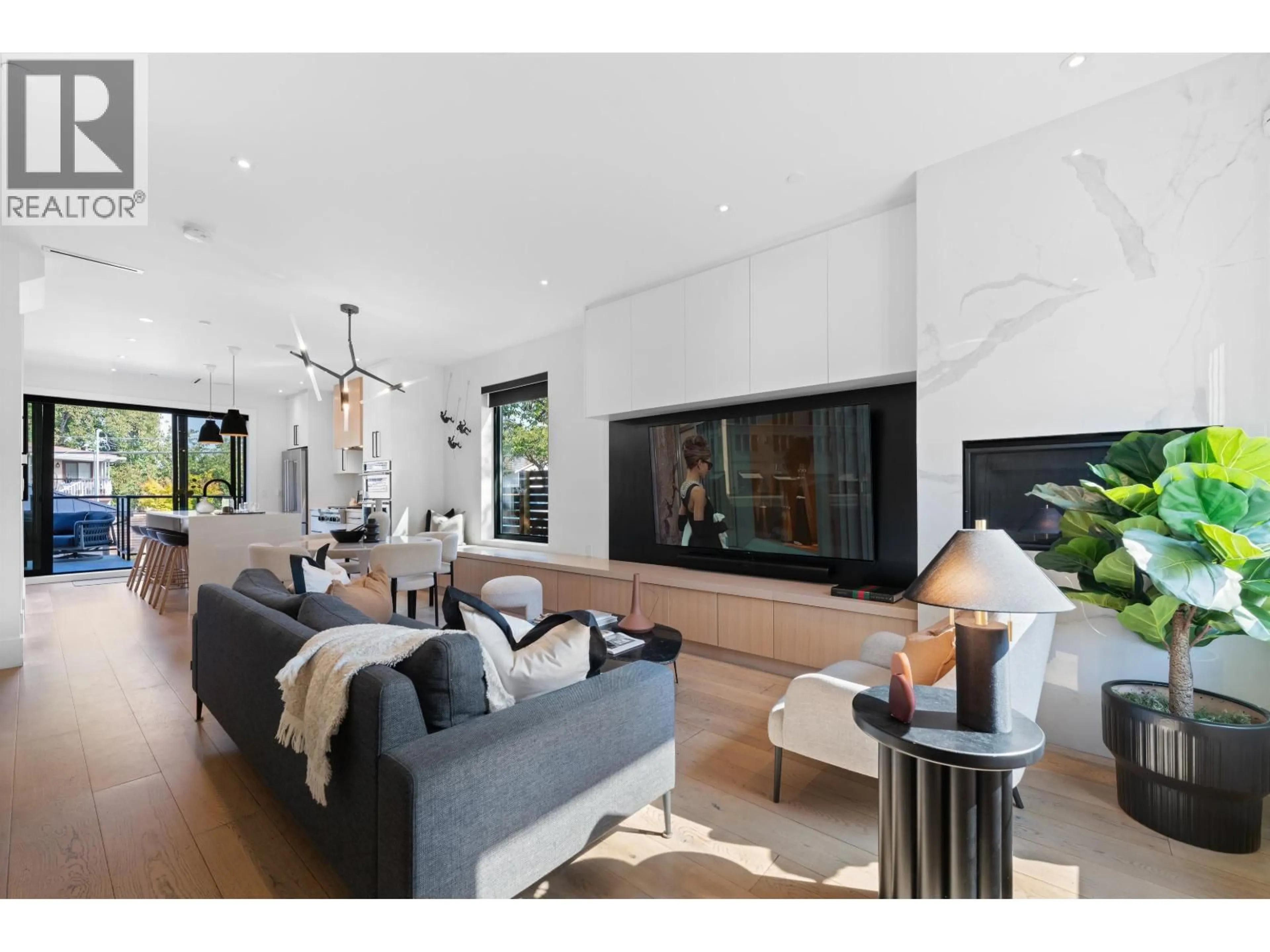 Living room with furniture, unknown for 575 22ND AVENUE, Vancouver British Columbia V5V1V2