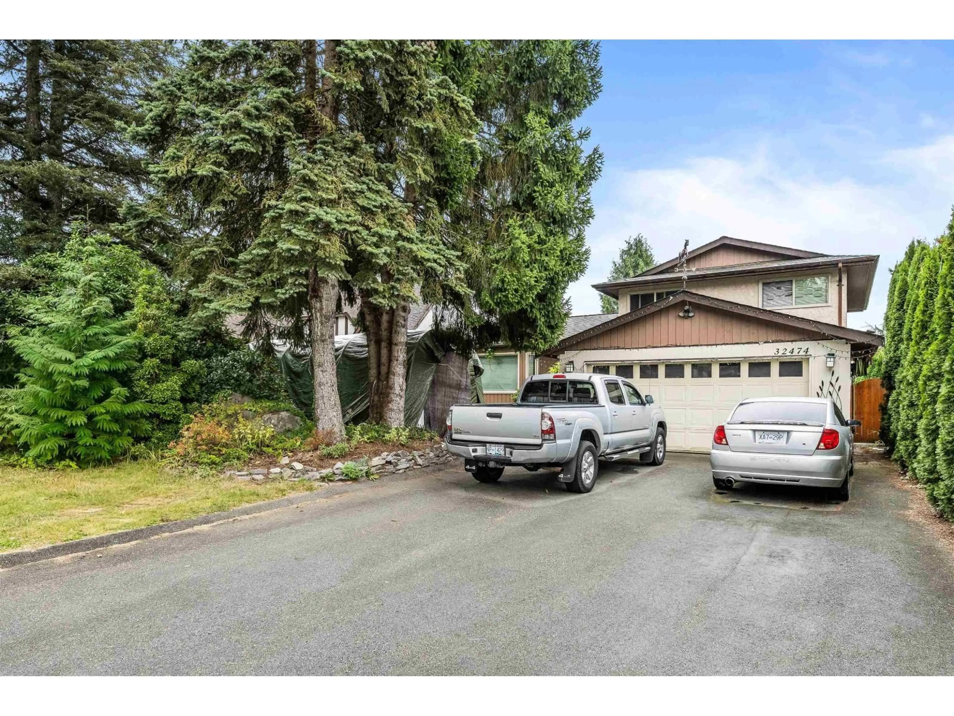 A pic from outside/outdoor area/front of a property/back of a property/a pic from drone, street for 32474 BADGER, Mission British Columbia V2V5S6