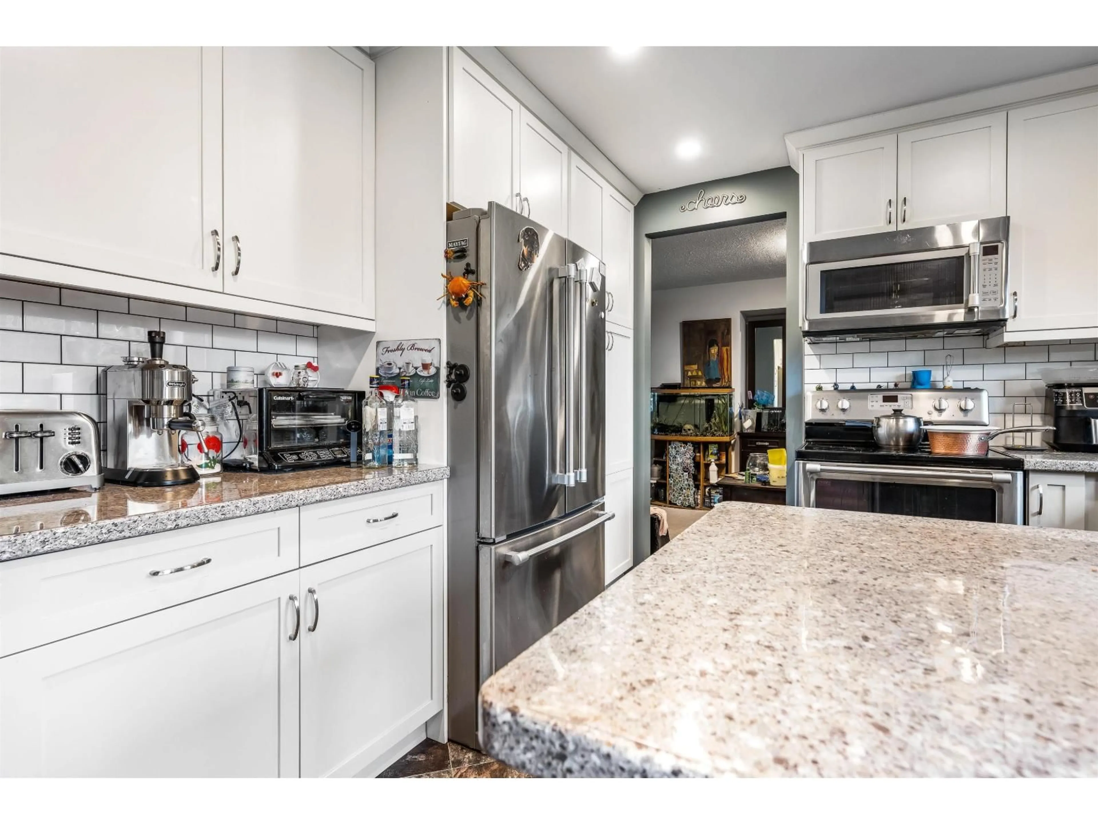 Open concept kitchen, ceramic/tile floor for 32474 BADGER, Mission British Columbia V2V5S6