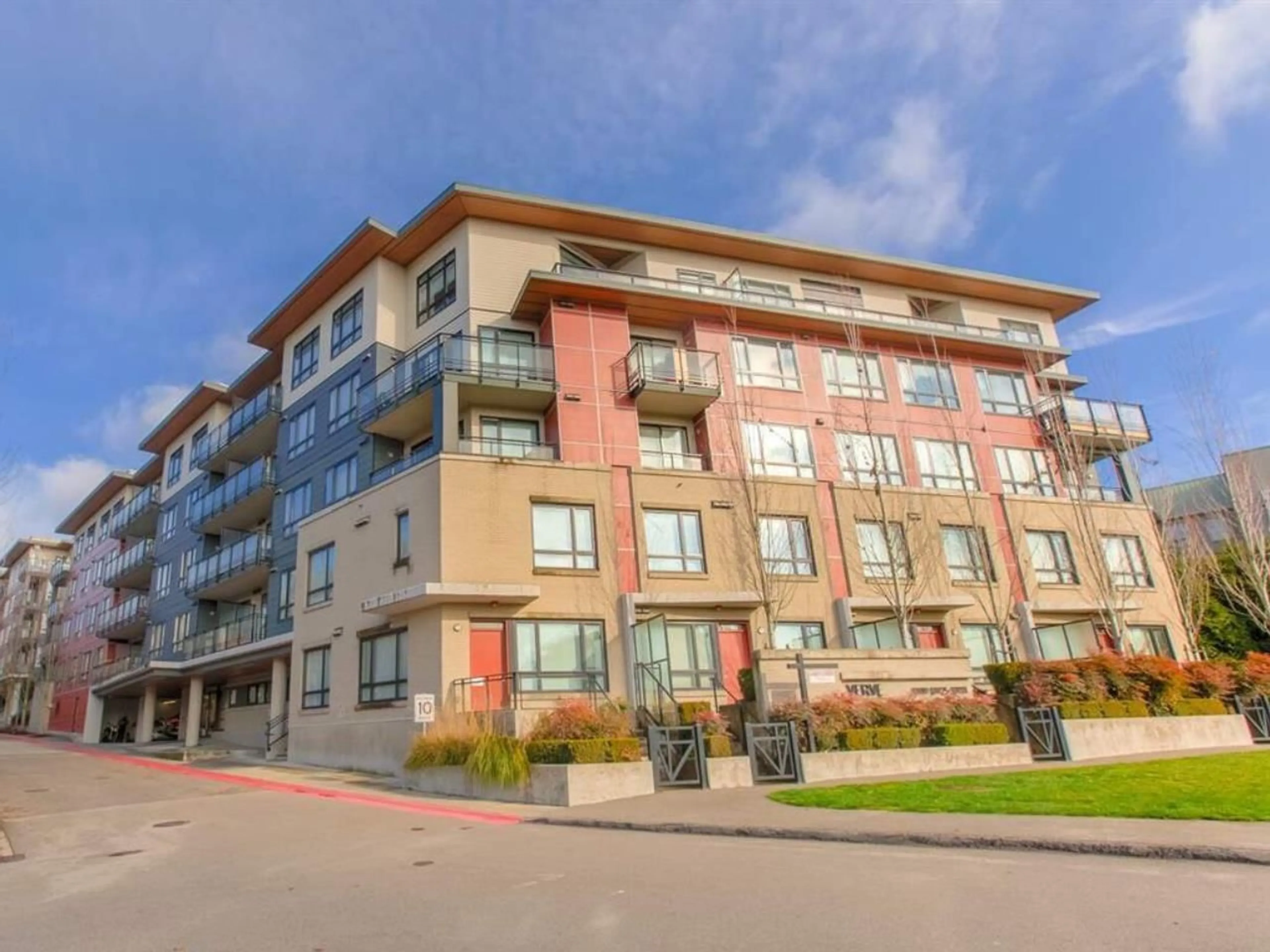 Unknown for 205 - 13919 FRASER, Surrey British Columbia V3T4E6