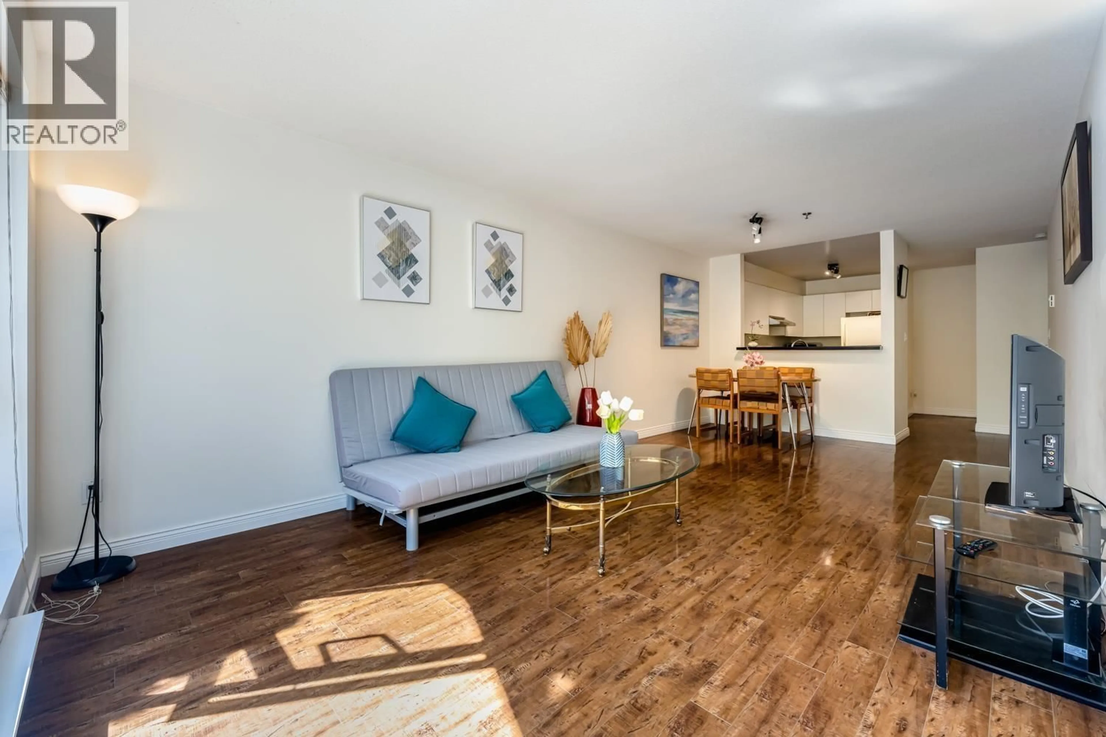 Living room with furniture, wood/laminate floor for 118 - 7700 ST. ALBANS ROAD, Richmond British Columbia V6Y3Y4