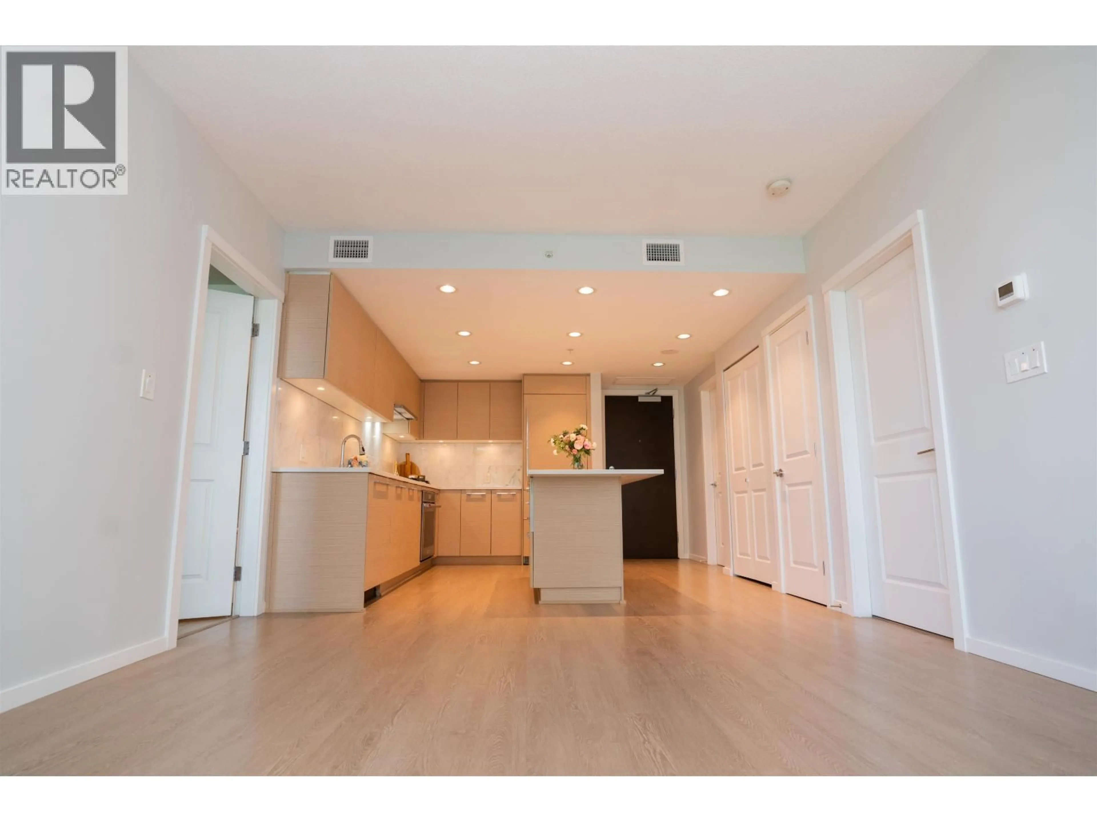 Open concept kitchen, ceramic/tile floor for 1005 - 6700 DUNBLANE AVENUE, Burnaby British Columbia V5H0J3