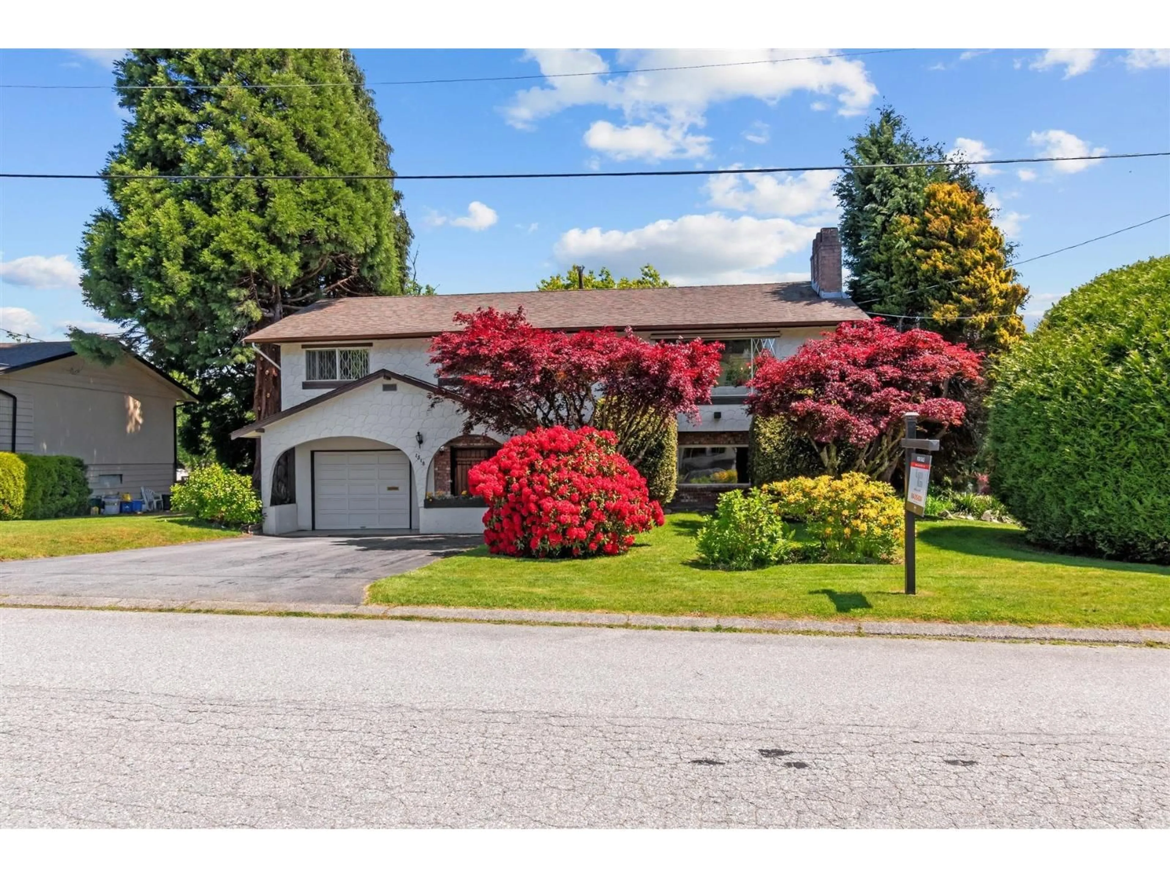 A pic from outside/outdoor area/front of a property/back of a property/a pic from drone, street for 1518 PARKER, White Rock British Columbia V4B4S5