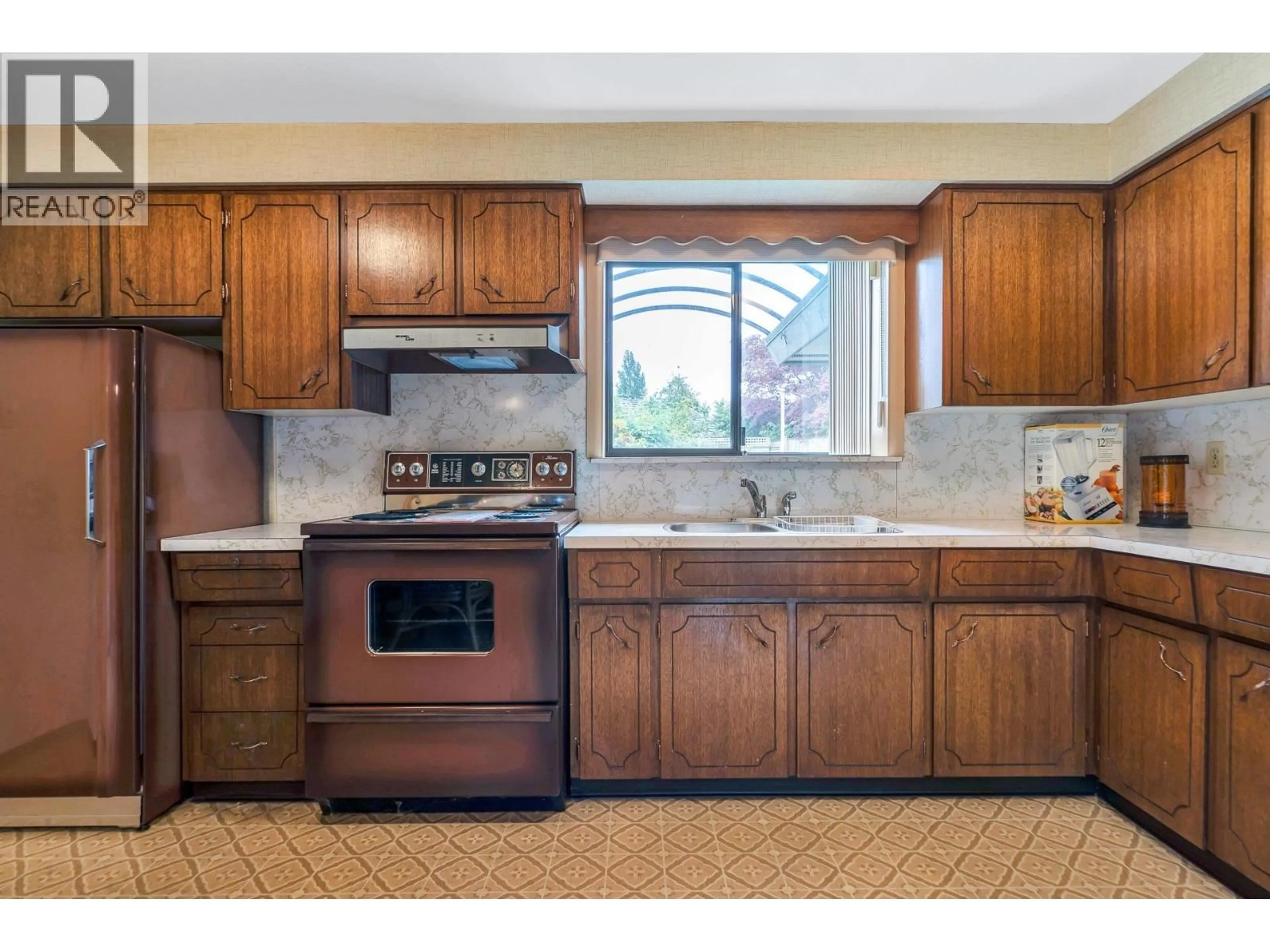 Standard kitchen, ceramic/tile floor for 8660 CAMDEN CRESCENT, Richmond British Columbia V7C3G4