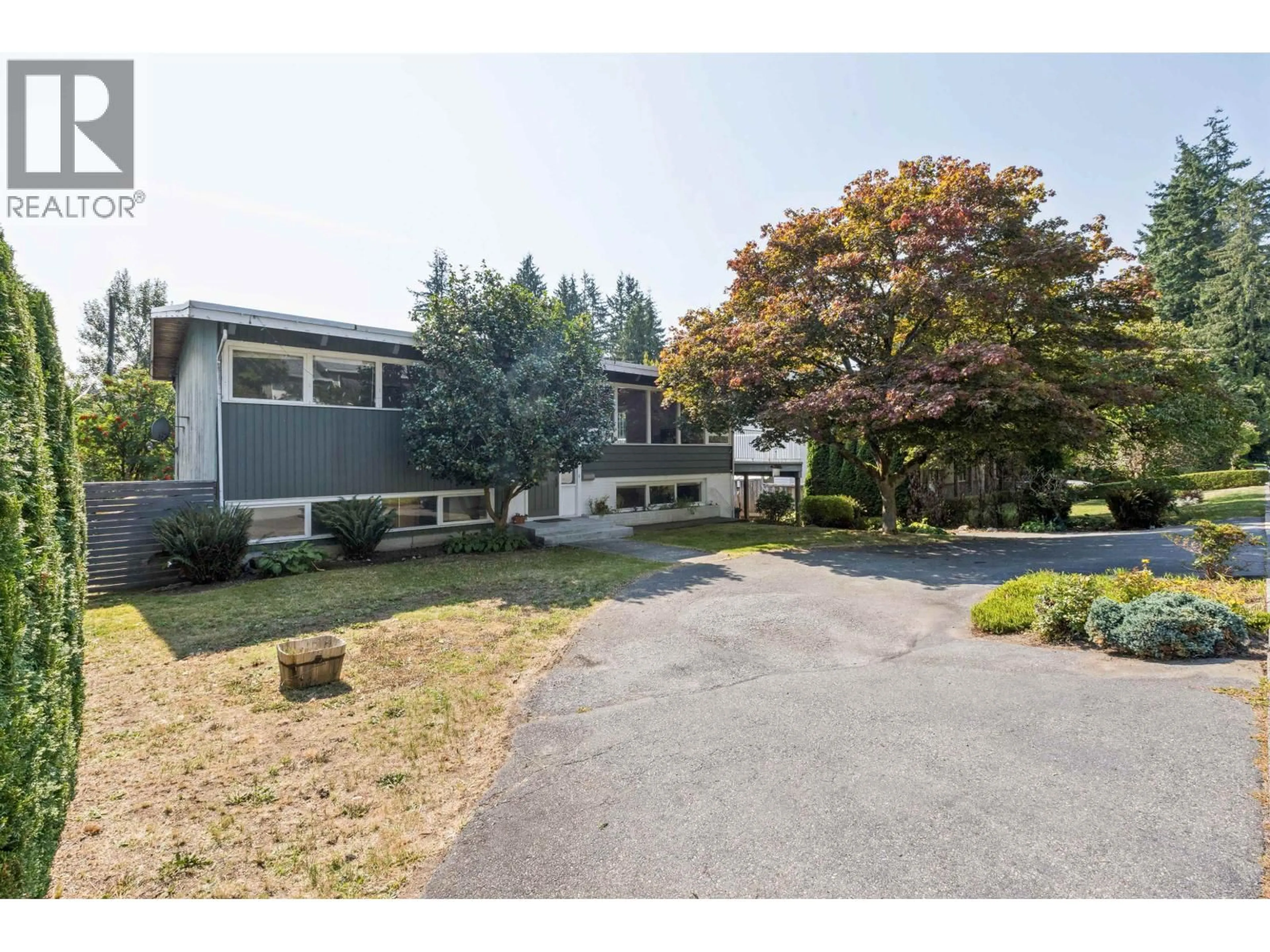 A pic from outside/outdoor area/front of a property/back of a property/a pic from drone, street for 1023 ARLINGTON CRESCENT, North Vancouver British Columbia V7R1K8