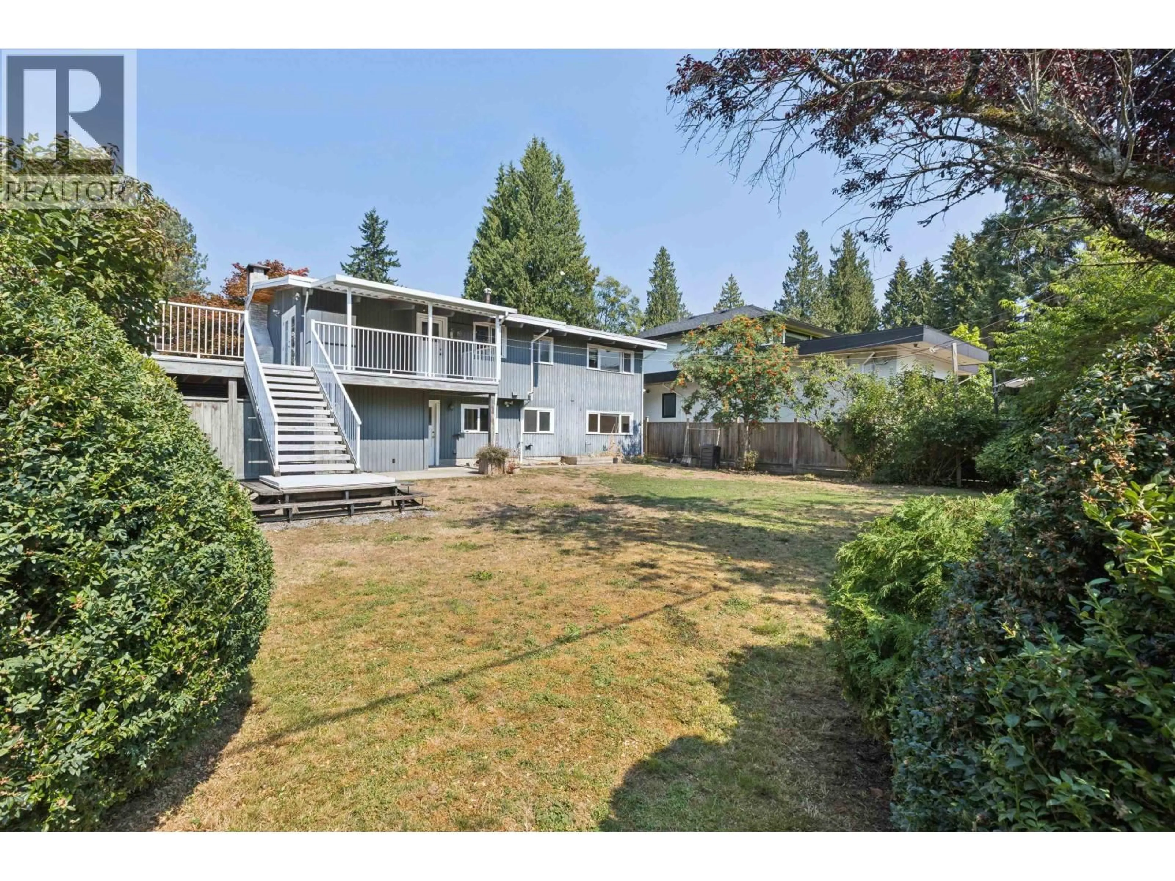 A pic from outside/outdoor area/front of a property/back of a property/a pic from drone, unknown for 1023 ARLINGTON CRESCENT, North Vancouver British Columbia V7R1K8