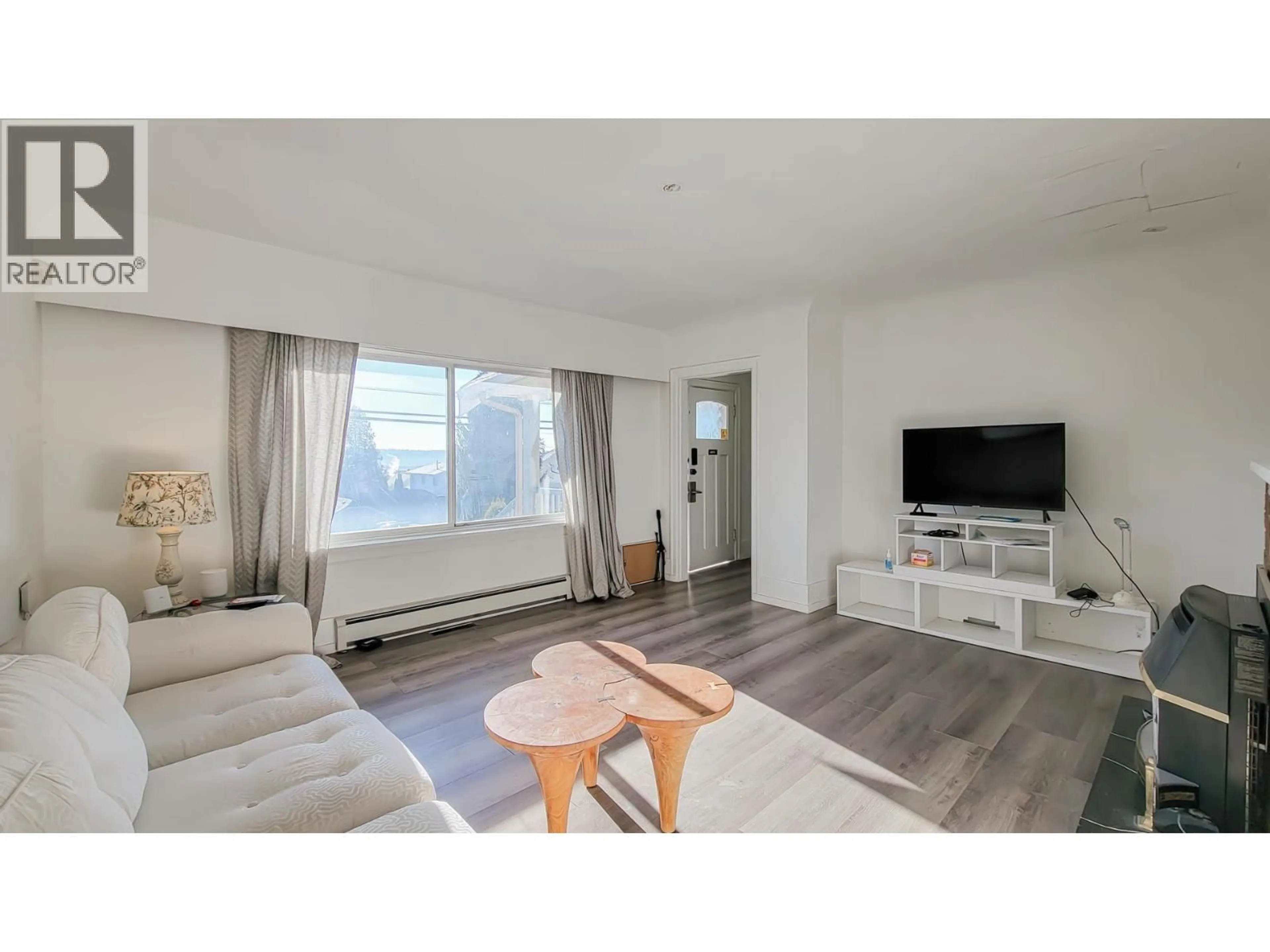 Living room with furniture, wood/laminate floor for 1515 EIGHTH AVENUE, New Westminster British Columbia V3M2S5
