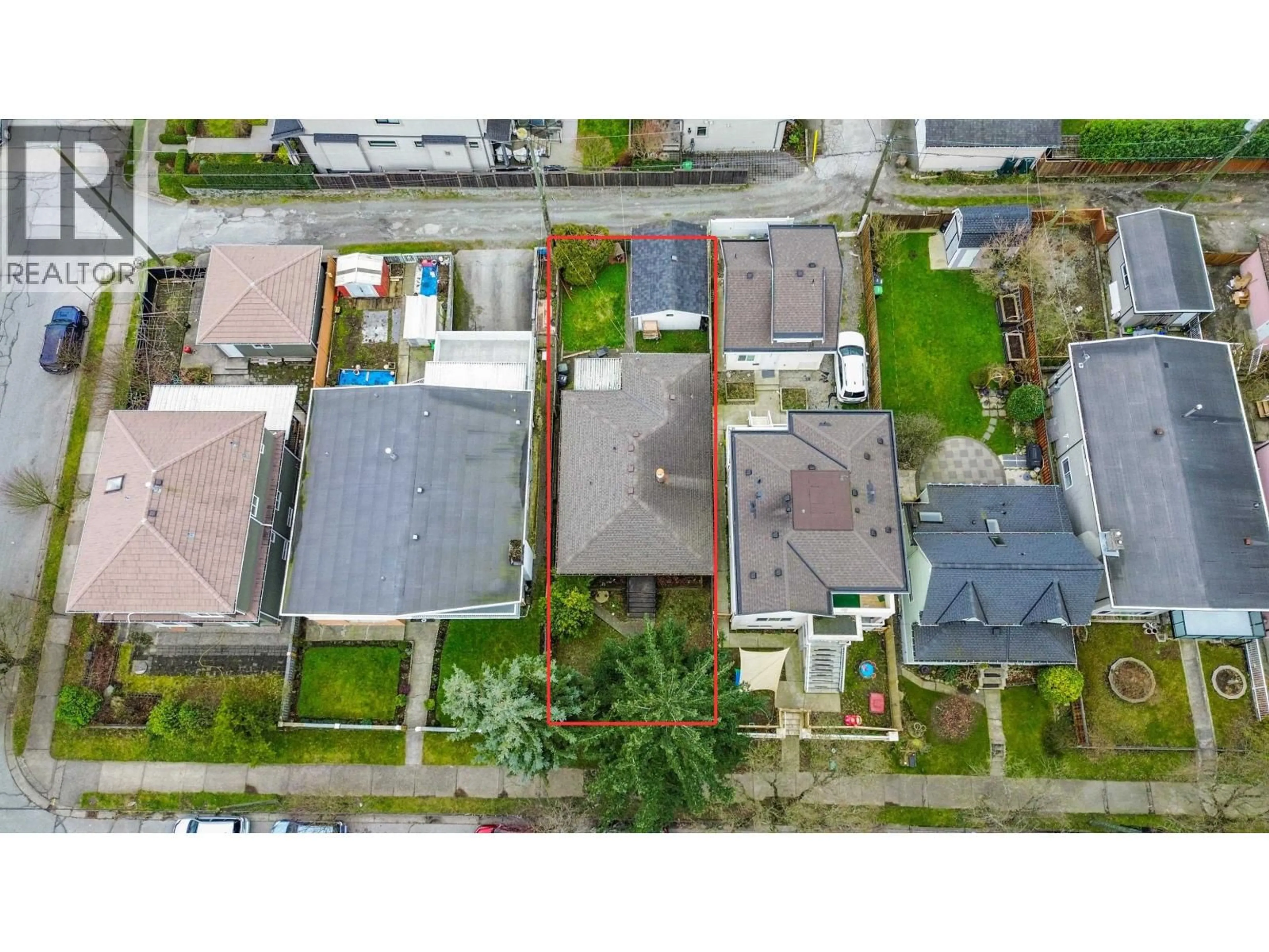 A pic from outside/outdoor area/front of a property/back of a property/a pic from drone, street for 837 WINDERMERE STREET, Vancouver British Columbia V5K4J5