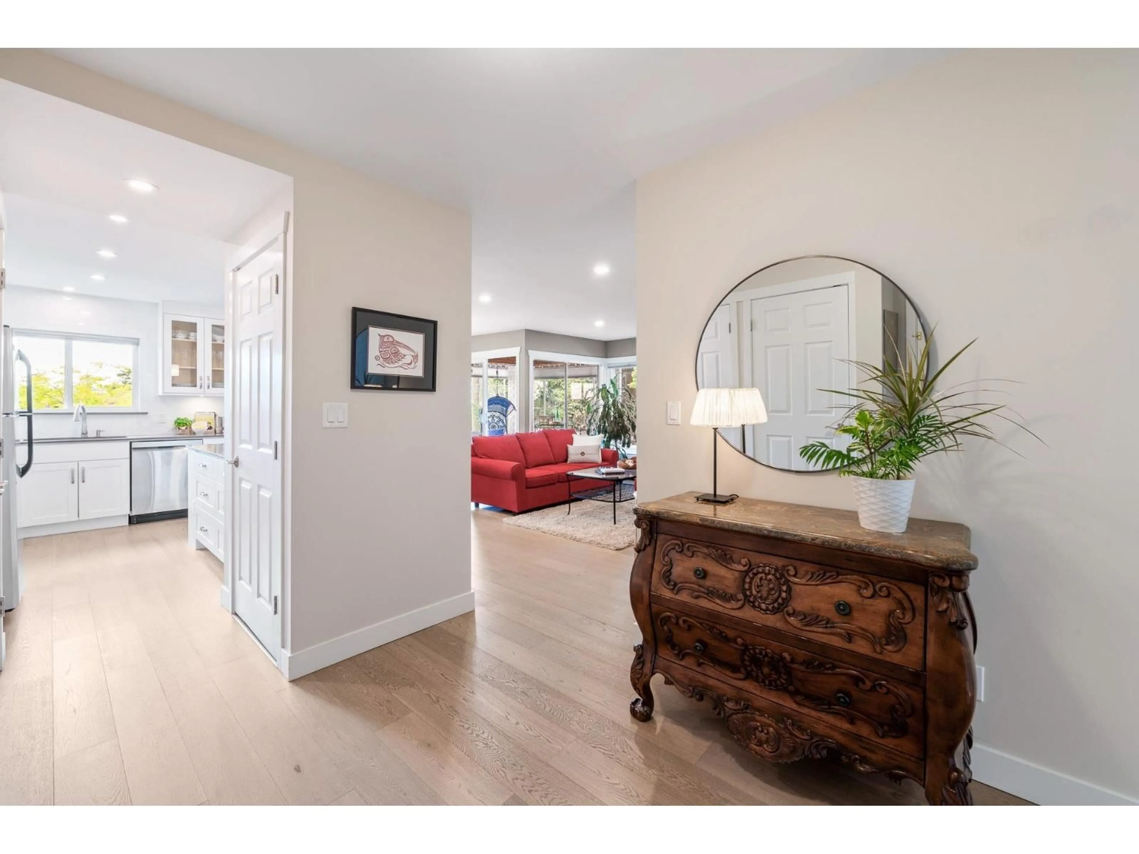 Indoor entryway for 305 - 1390 MARTIN, White Rock British Columbia V4B3W5