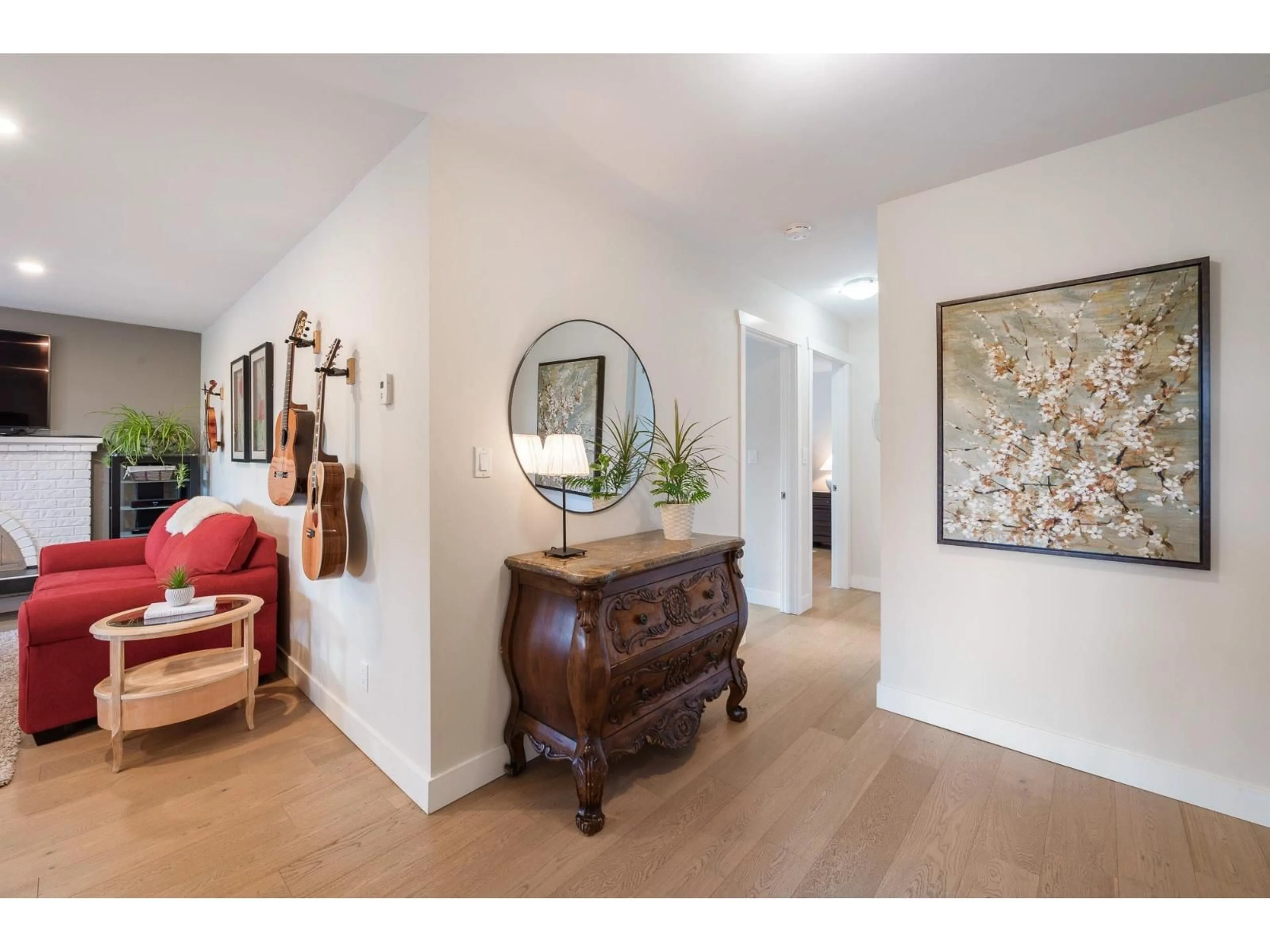 Indoor entryway for 305 - 1390 MARTIN, White Rock British Columbia V4B3W5