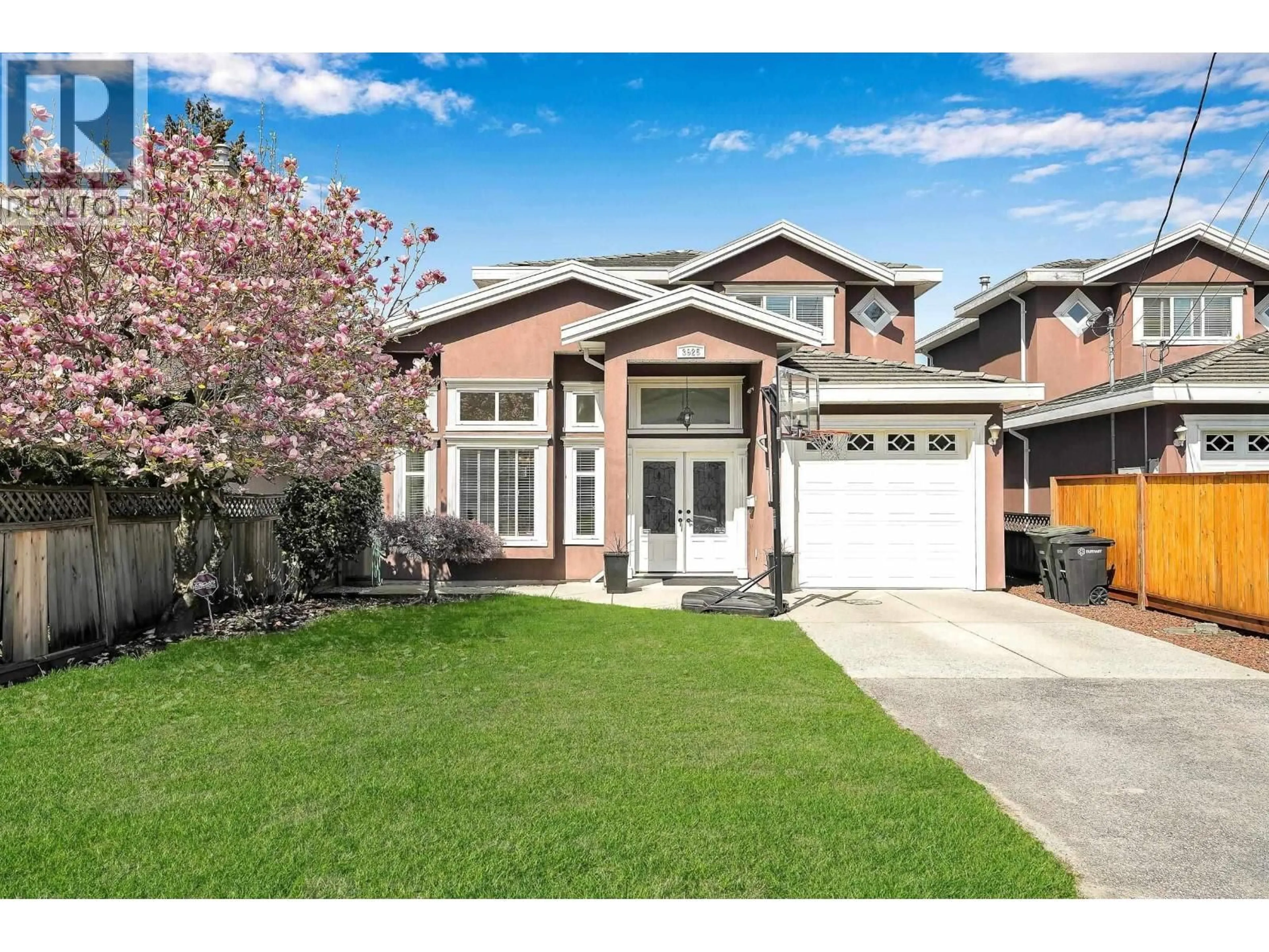 Home with vinyl exterior material, street for 3925 THURSTON STREET, Burnaby British Columbia V5H1H9