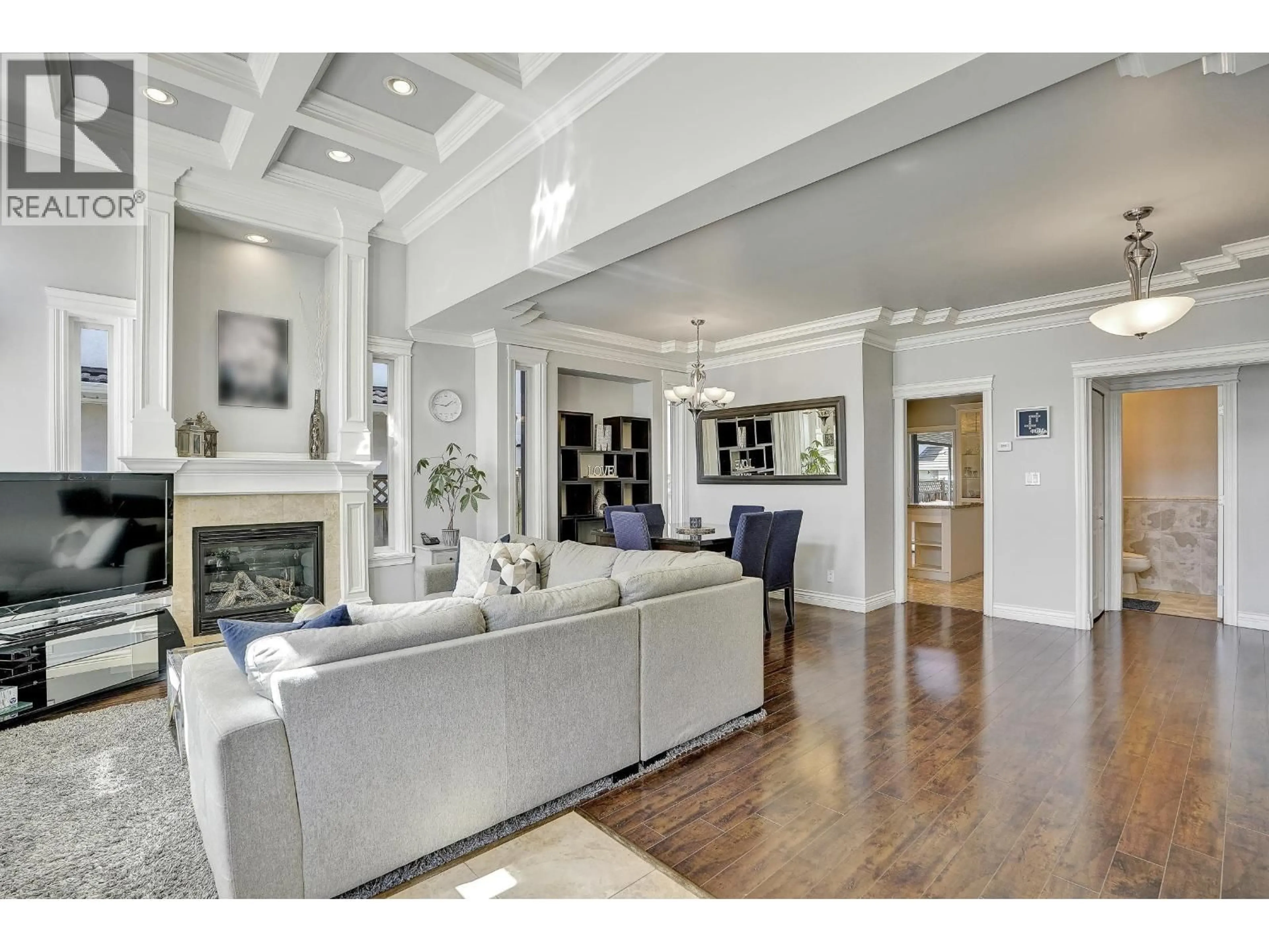 Living room with furniture, unknown for 3925 THURSTON STREET, Burnaby British Columbia V5H1H9