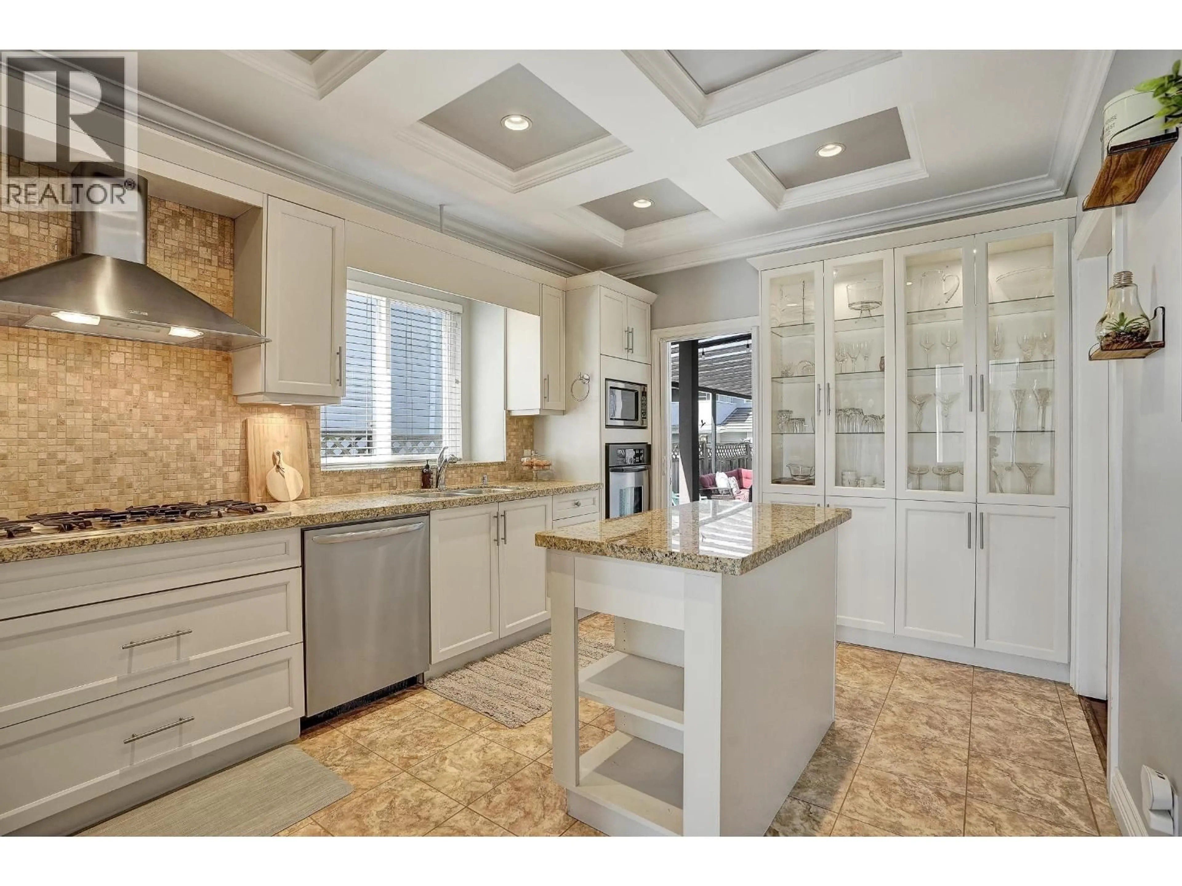 Open concept kitchen, ceramic/tile floor for 3925 THURSTON STREET, Burnaby British Columbia V5H1H9