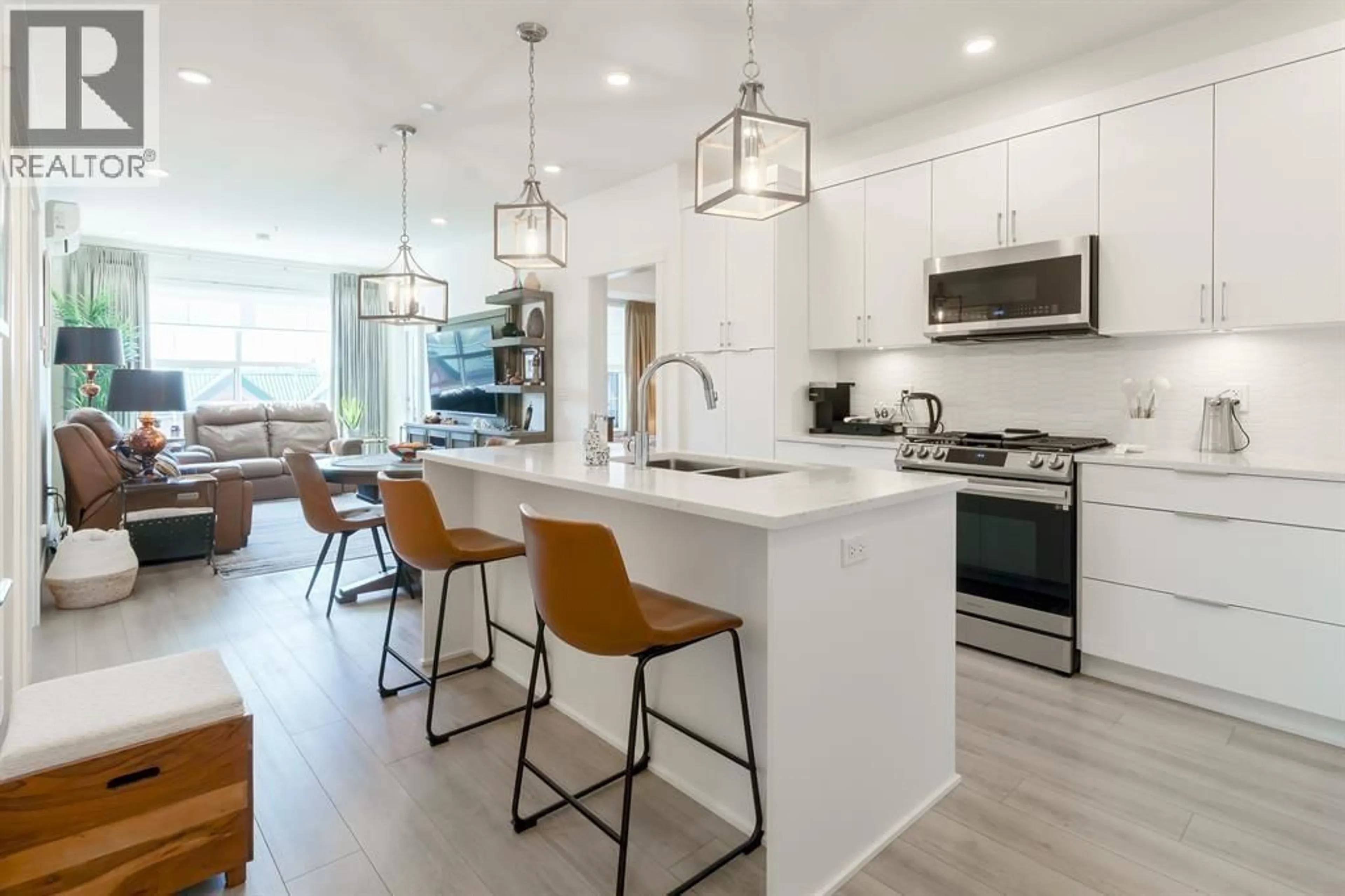Open concept kitchen, ceramic/tile floor for 409 - 11865 227 STREET, Maple Ridge British Columbia V2X6H9