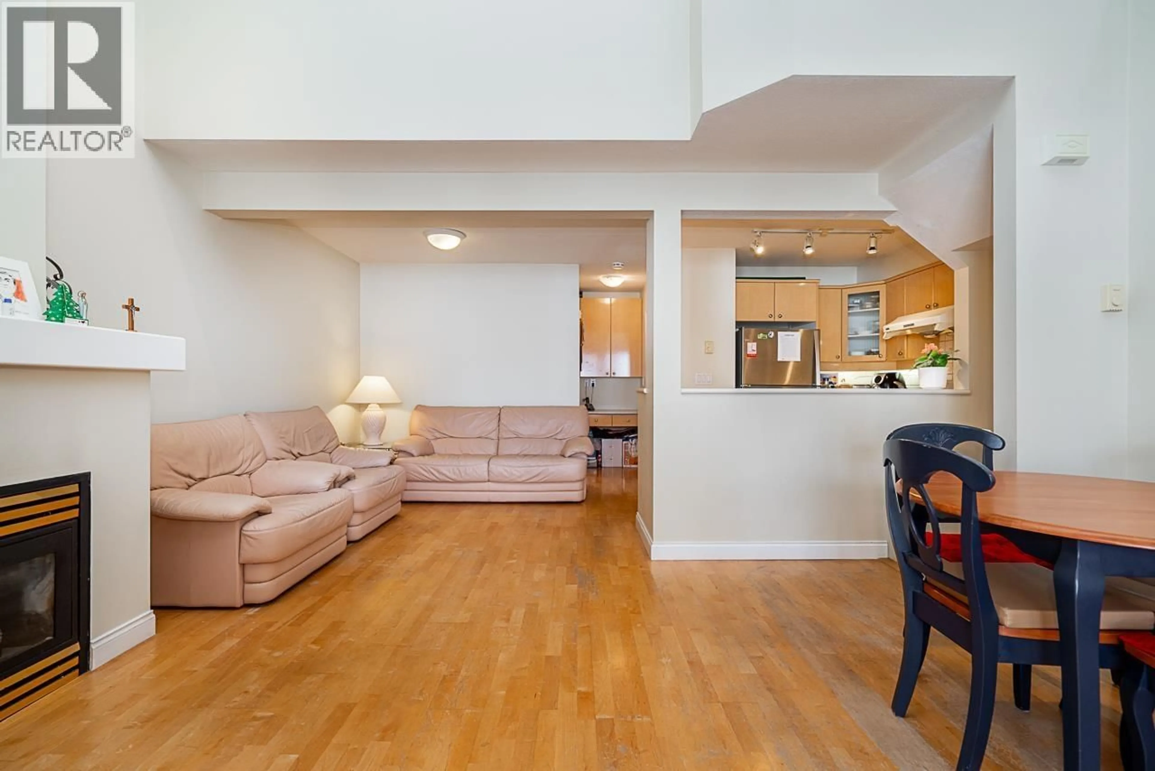 Living room with furniture, wood/laminate floor for 20 - 7111 LYNNWOOD DRIVE, Richmond British Columbia V7C5S9
