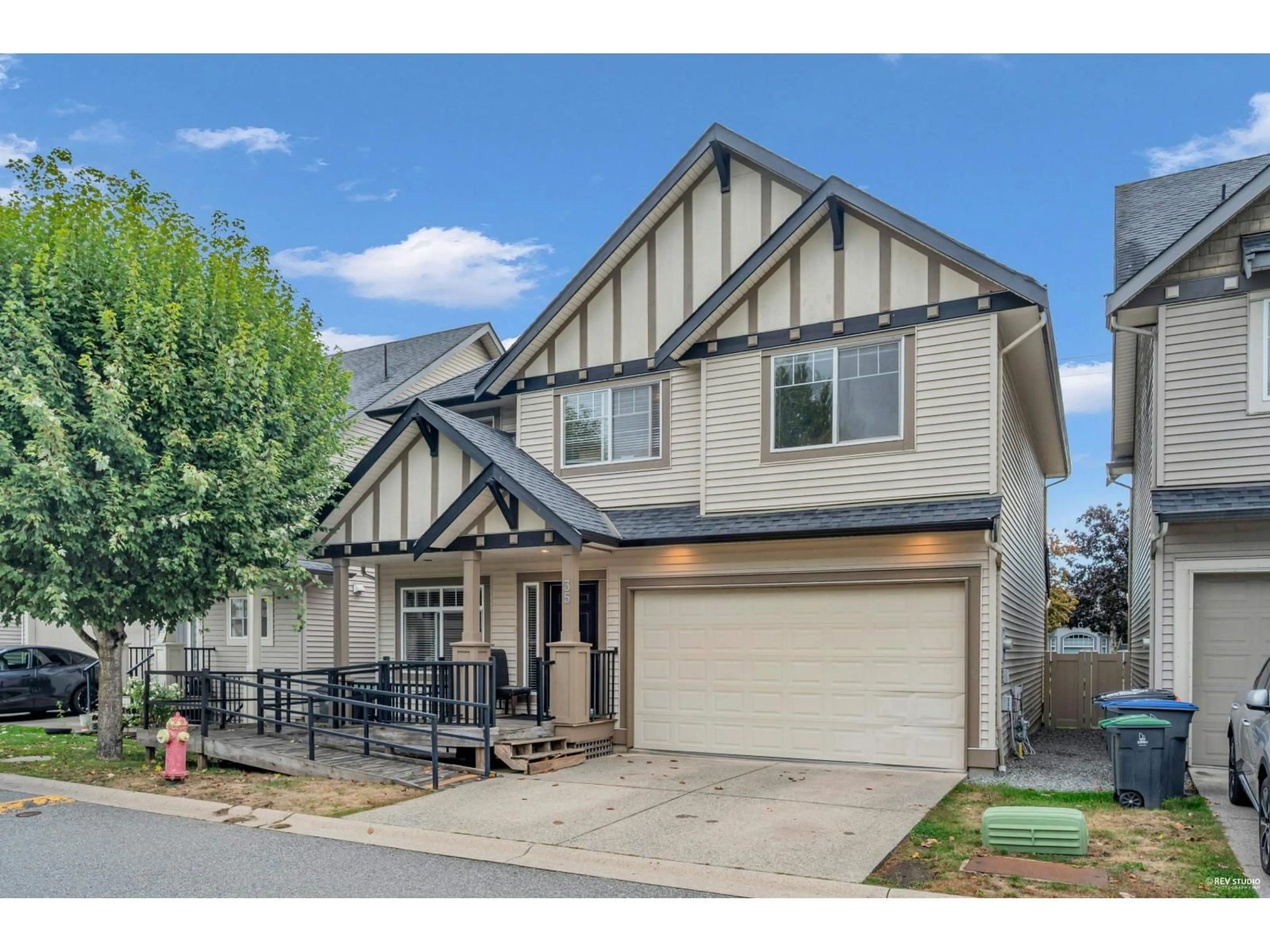 Home with vinyl exterior material, street for 35 - 6195 168, Surrey British Columbia V3S3X9