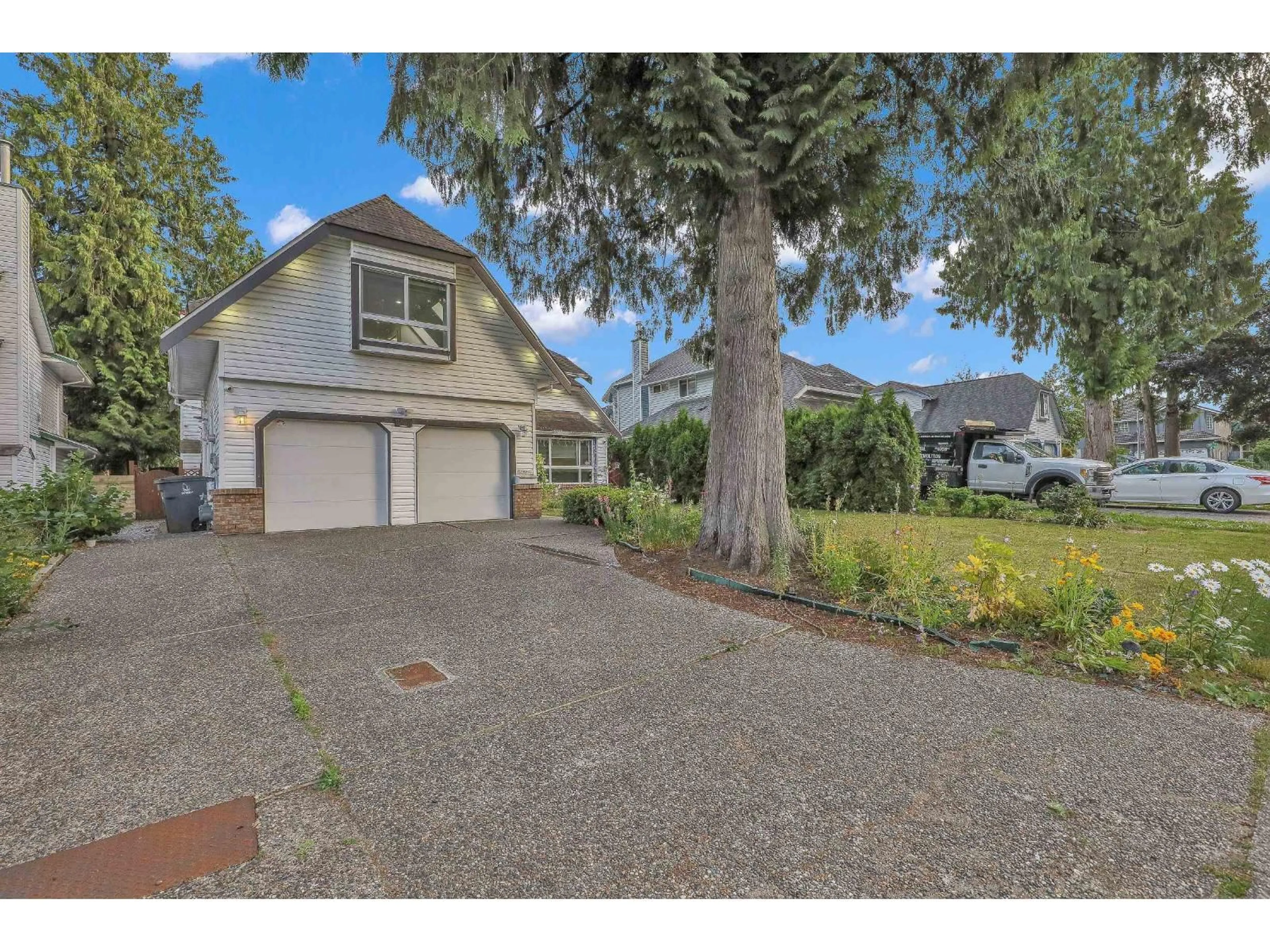 A pic from outside/outdoor area/front of a property/back of a property/a pic from drone, street for 15738 97, Surrey British Columbia V4N2T3