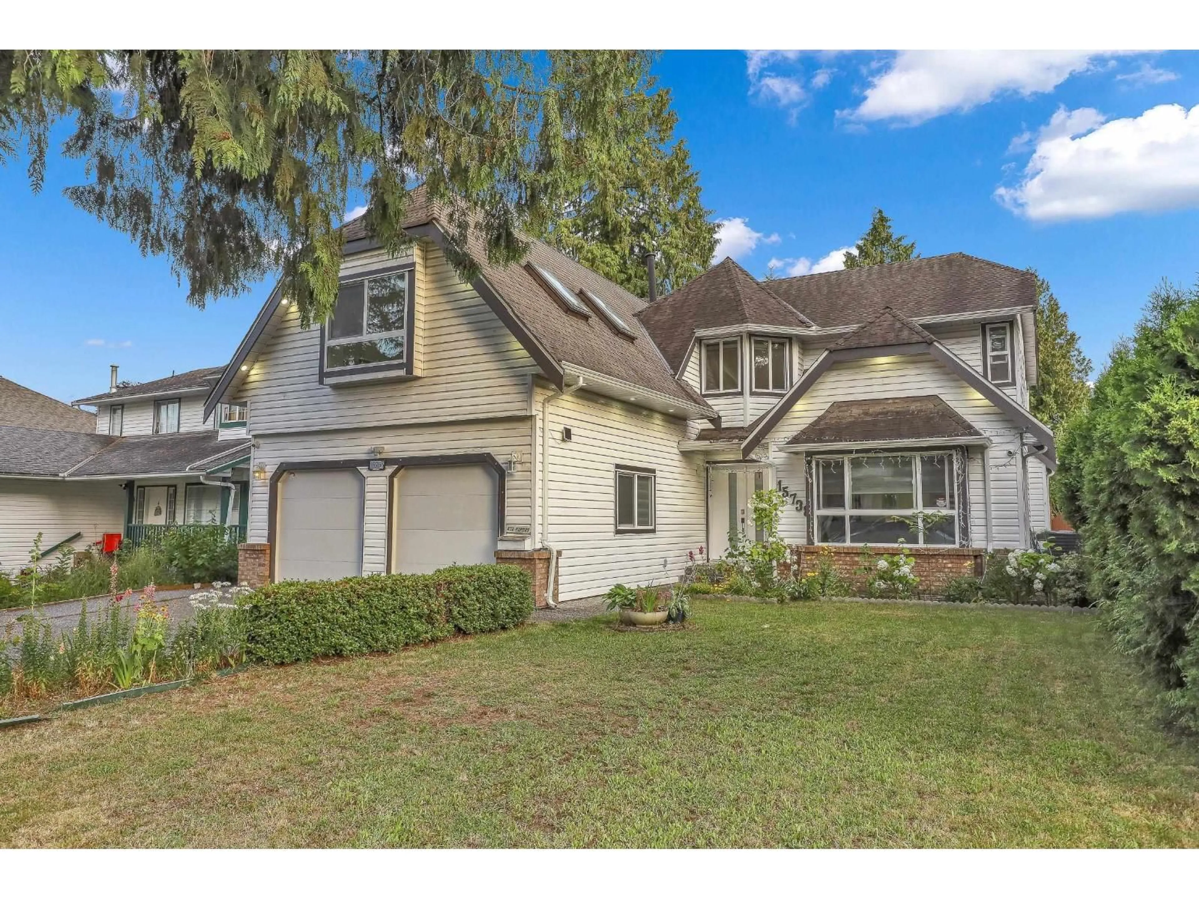 Home with vinyl exterior material, street for 15738 97, Surrey British Columbia V4N2T3