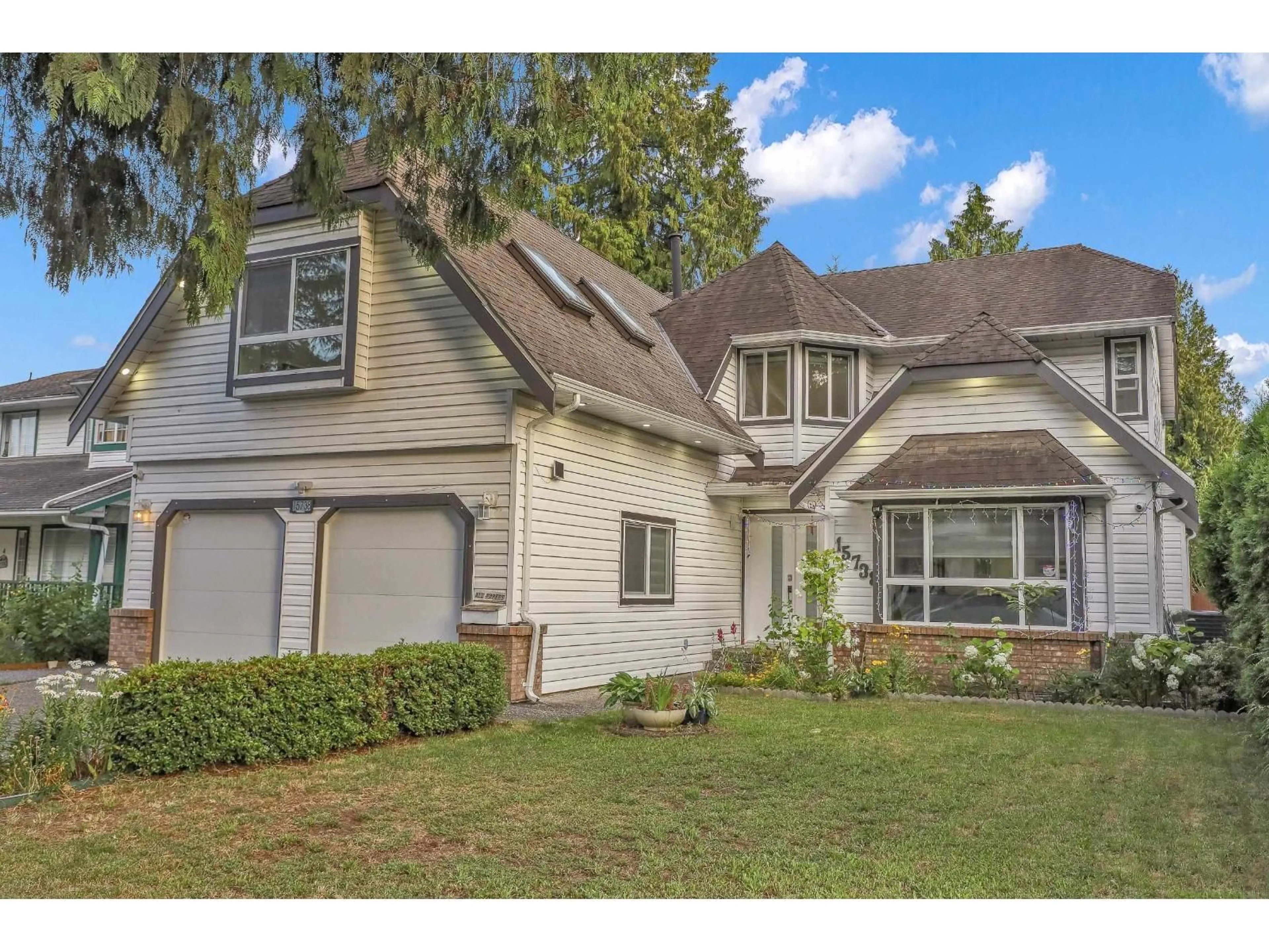 Home with vinyl exterior material, street for 15738 97, Surrey British Columbia V4N2T3